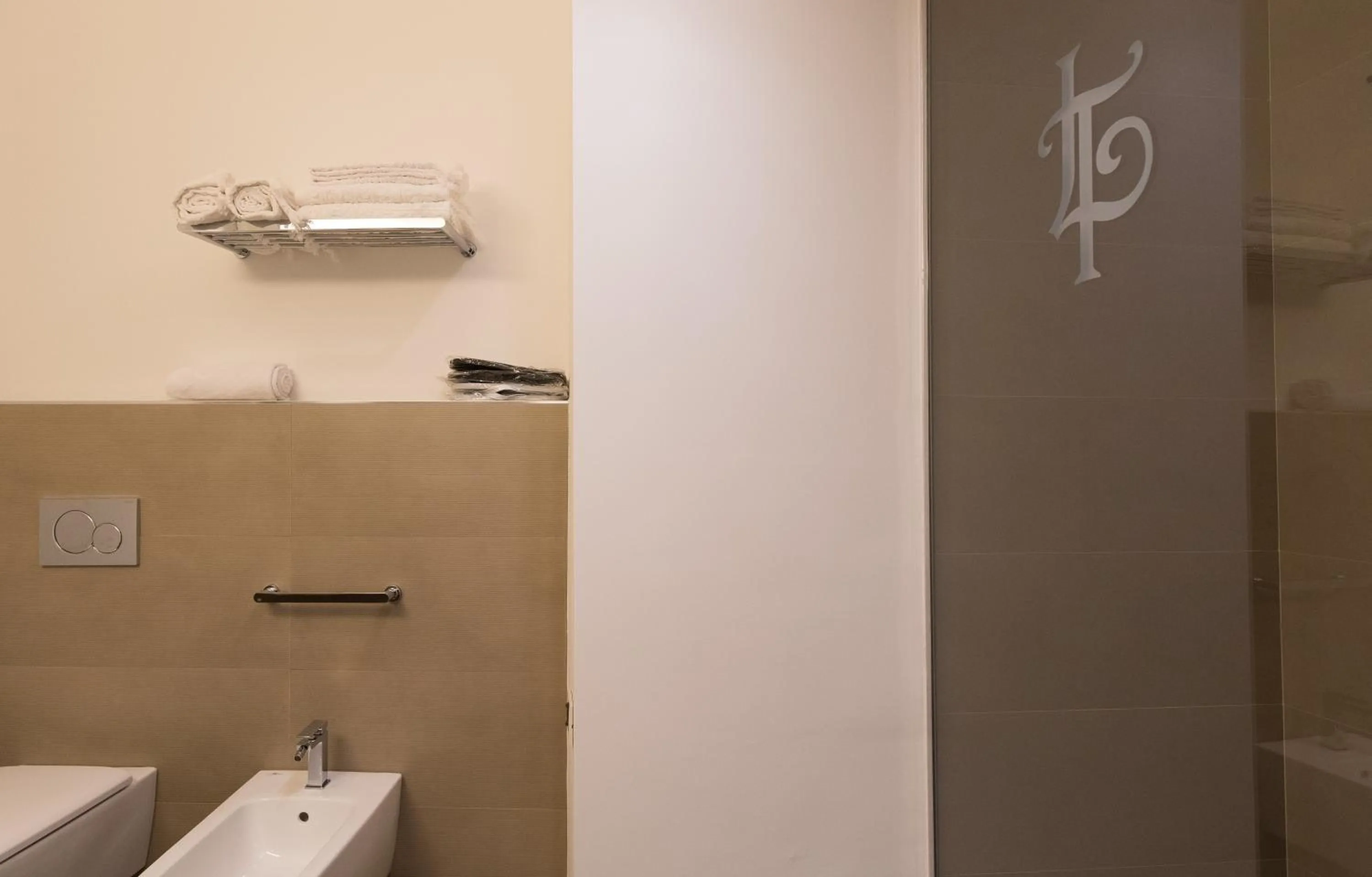 Shower in Villa Le Terrazze Charming Rooms