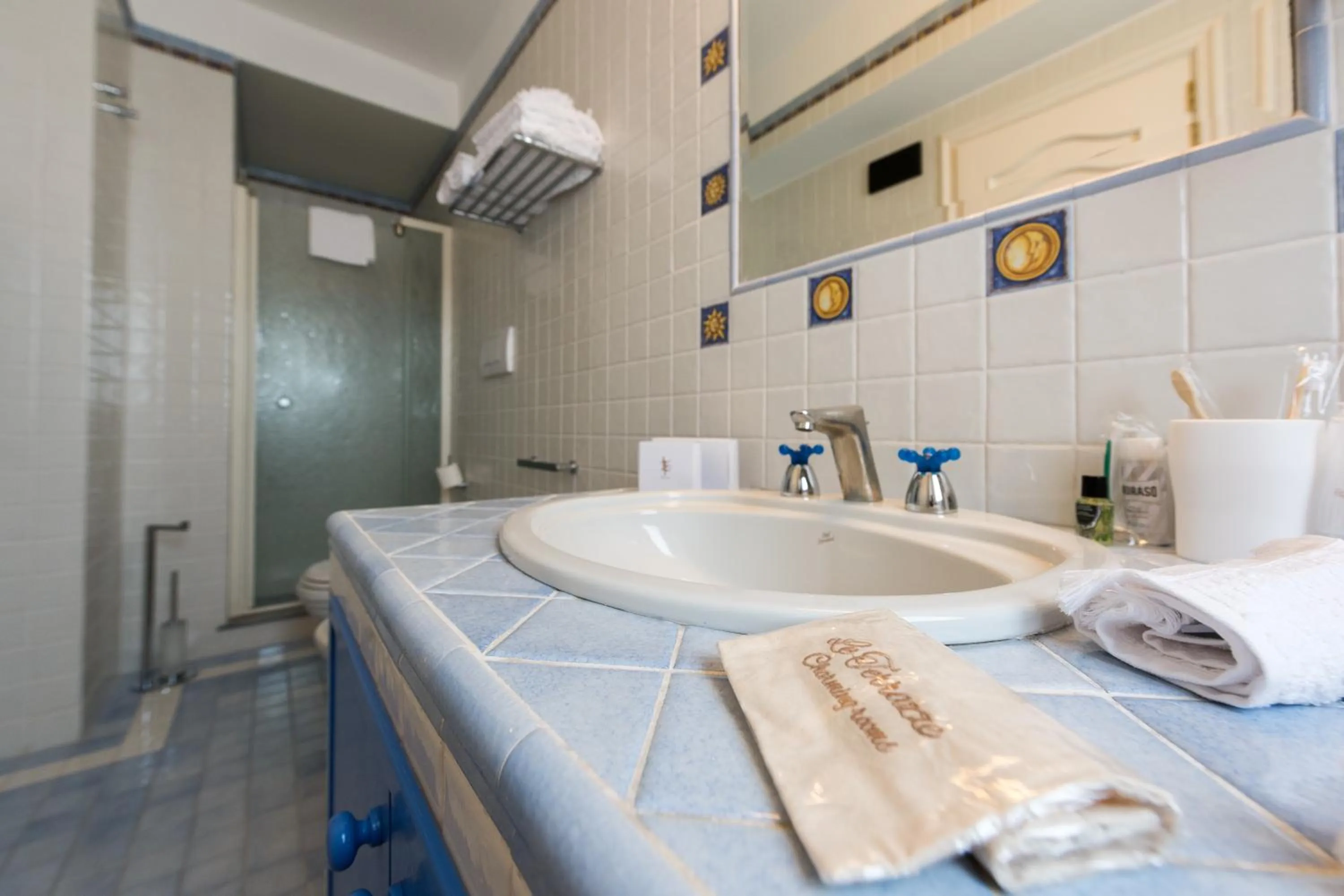 Shower in Villa Le Terrazze Charming Rooms