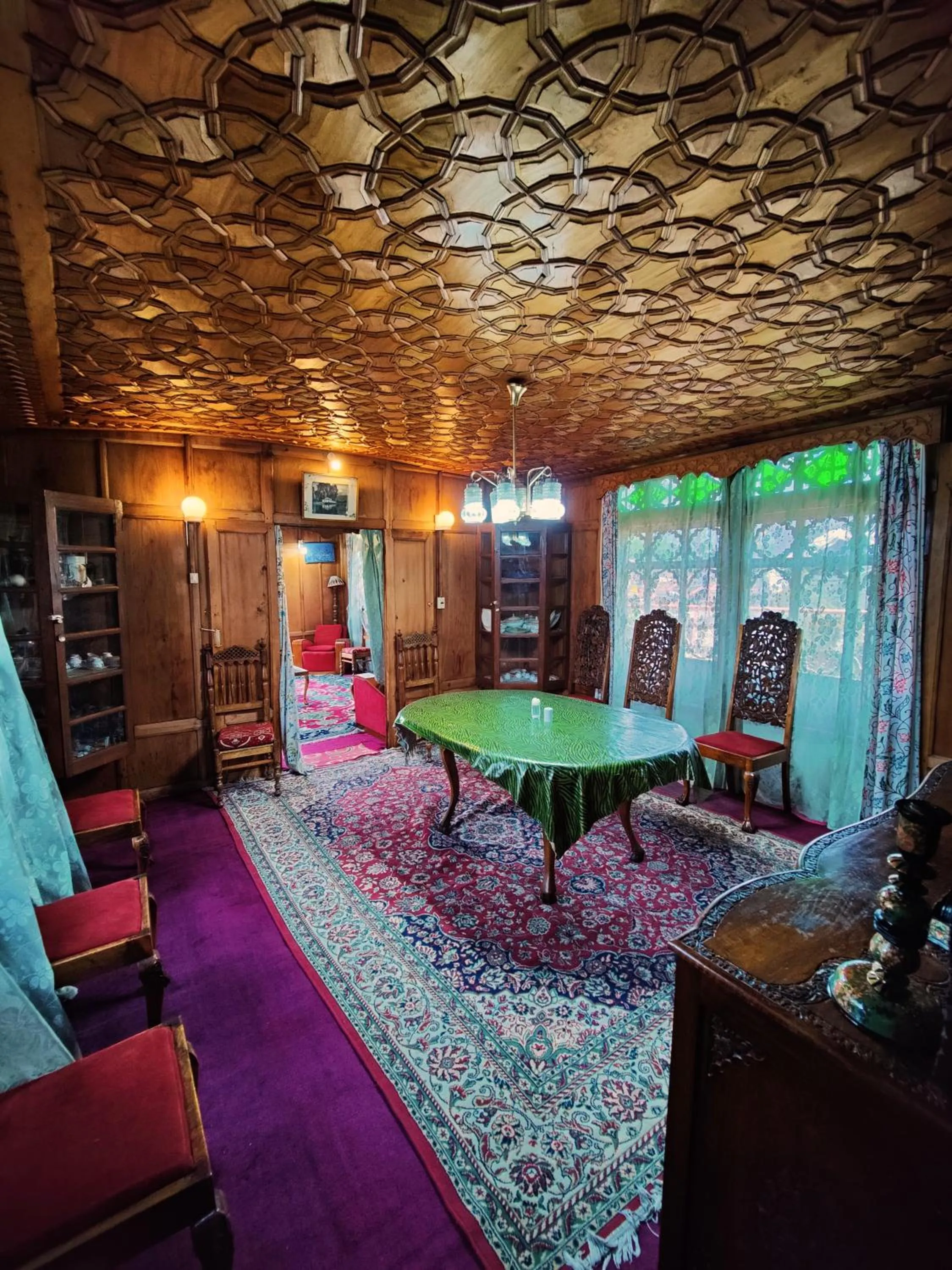 Dining area in Shiraz Deluxe Houseboat