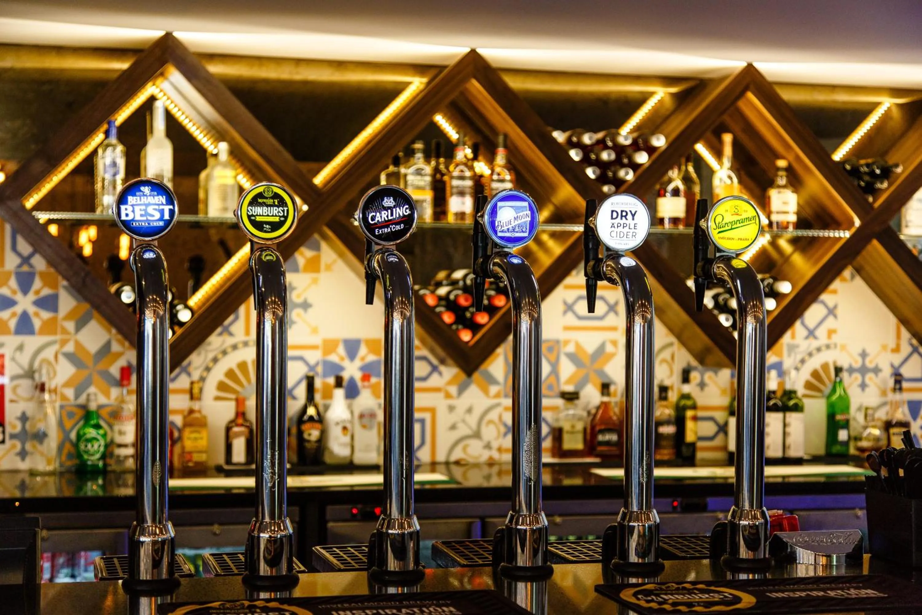 Restaurant/places to eat in Adamson Hotel