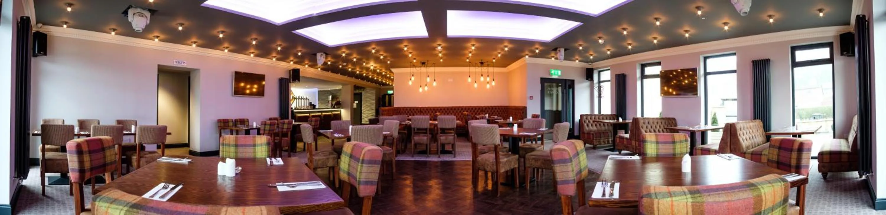 Restaurant/places to eat in Adamson Hotel