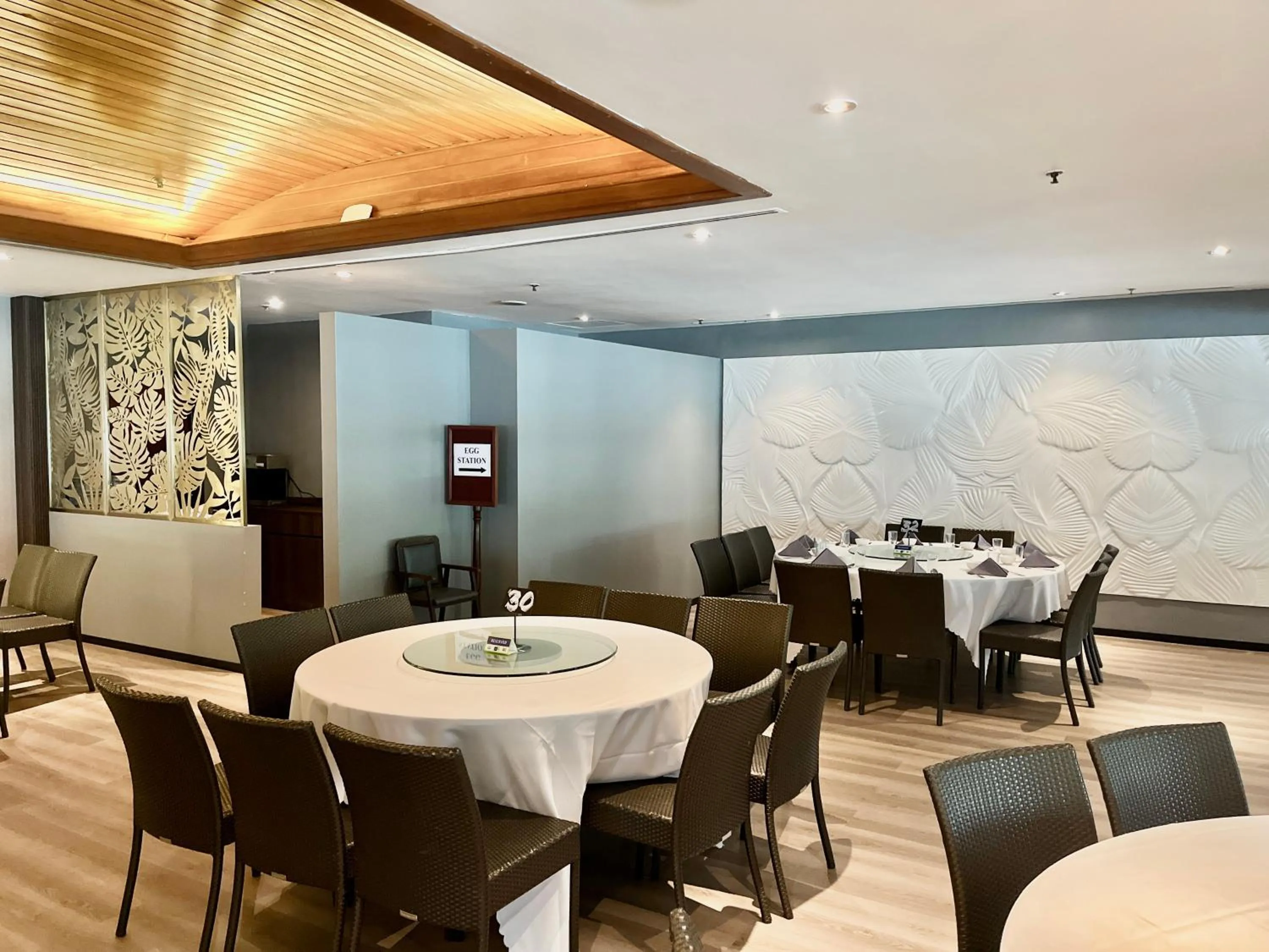 Restaurant/places to eat in Sabah Hotel