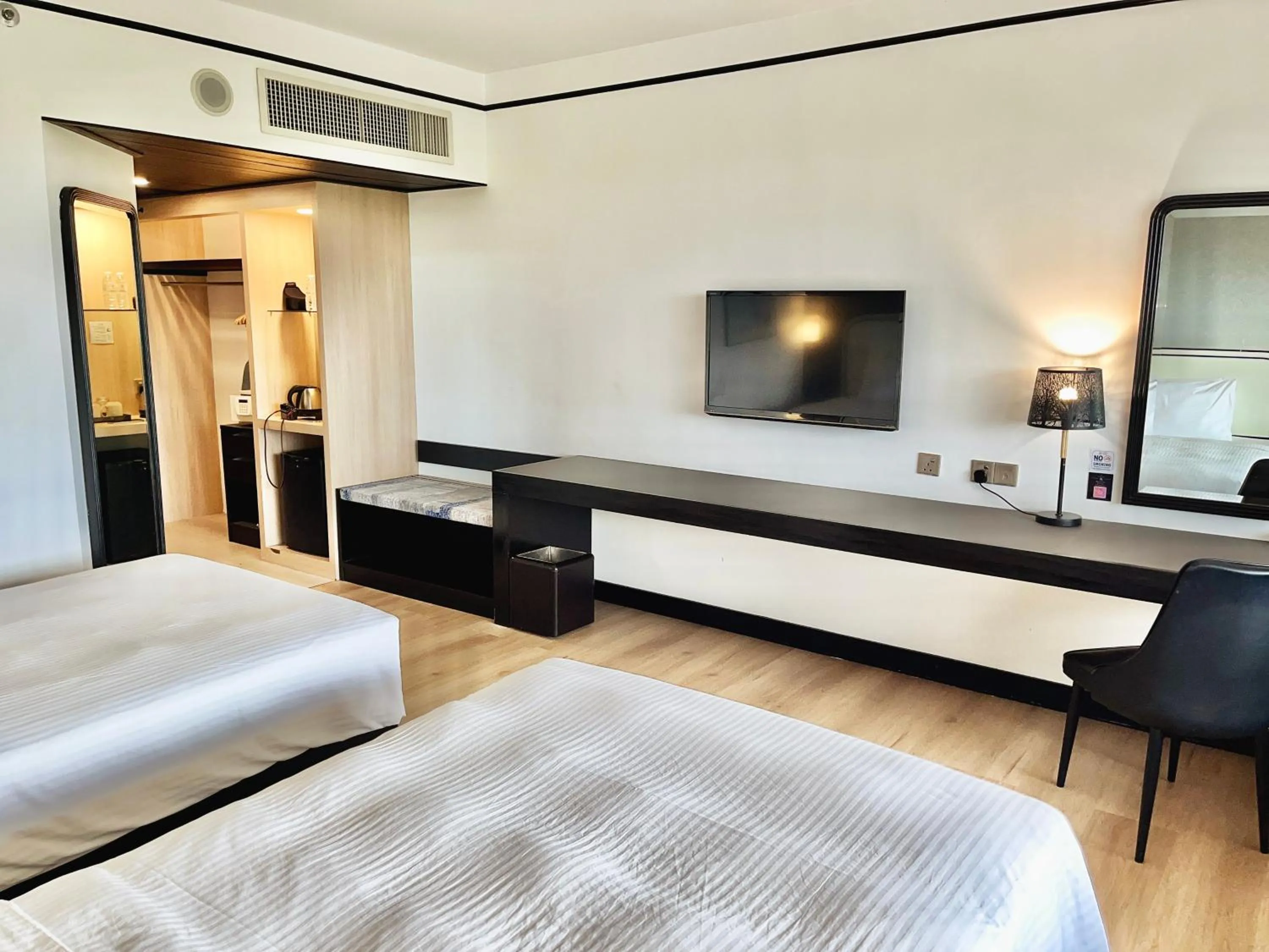 Bedroom, Bed in Sabah Hotel