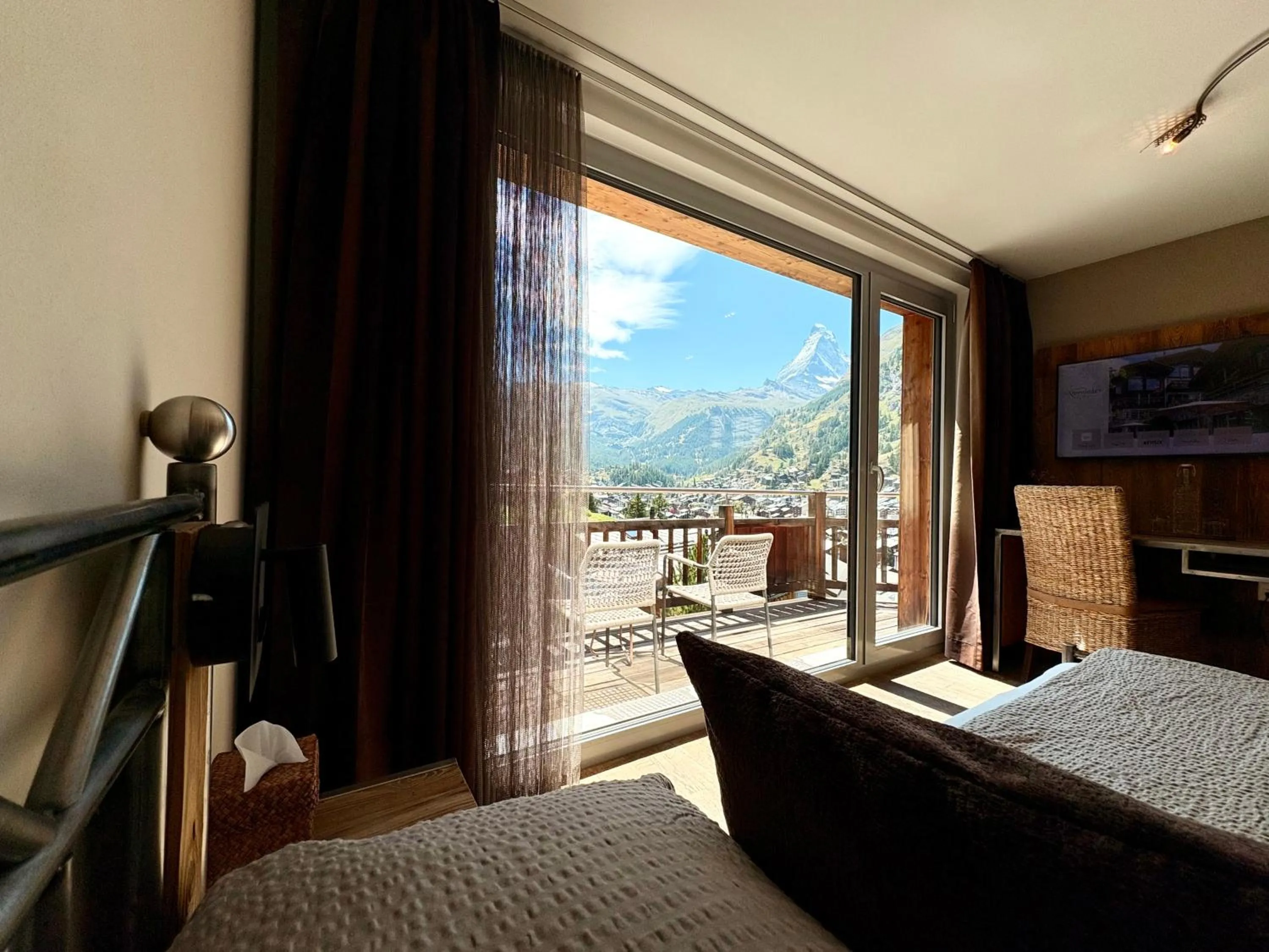 Property building, Bed in Alpenlodge