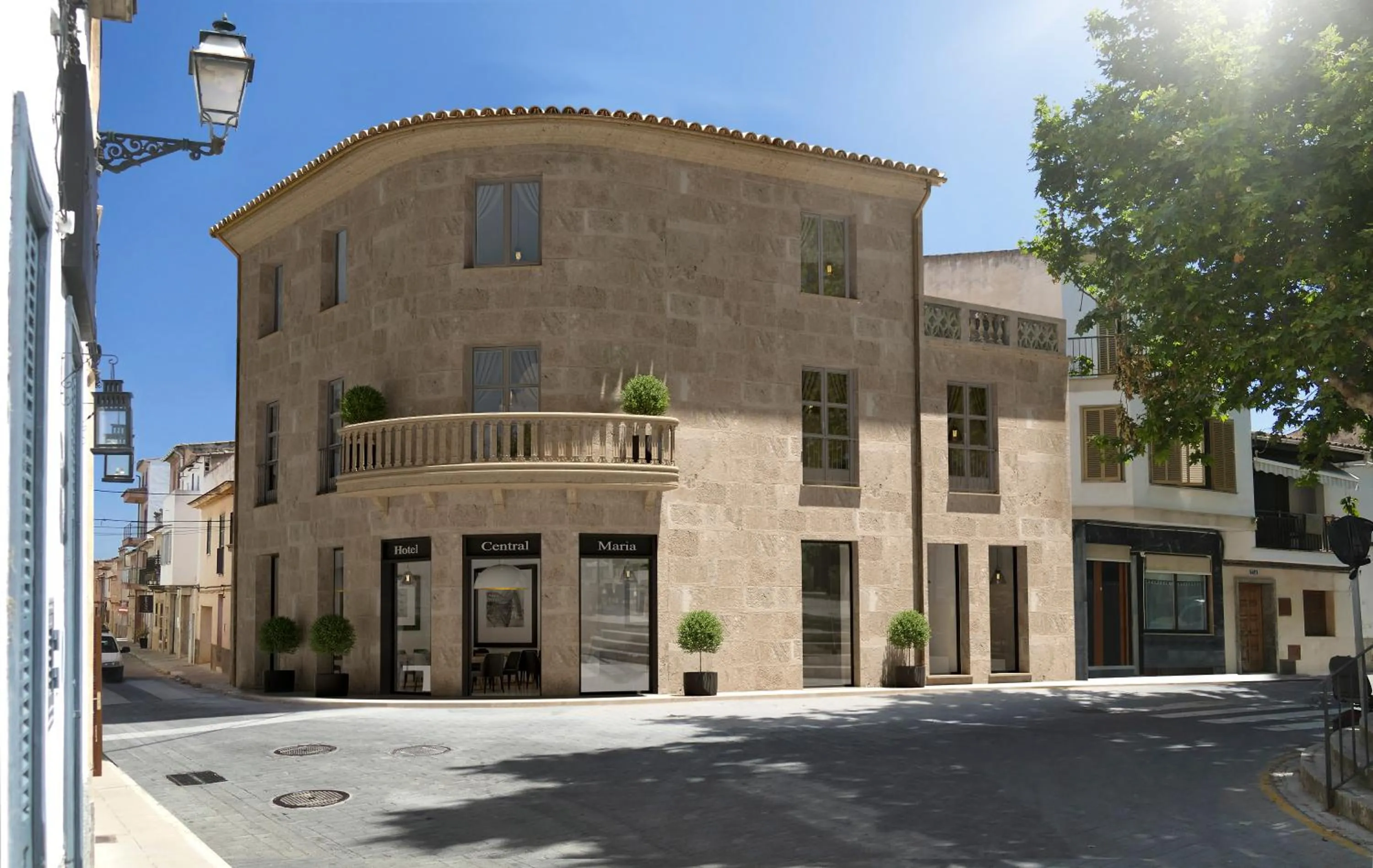 Facade/entrance in TI Central Maria