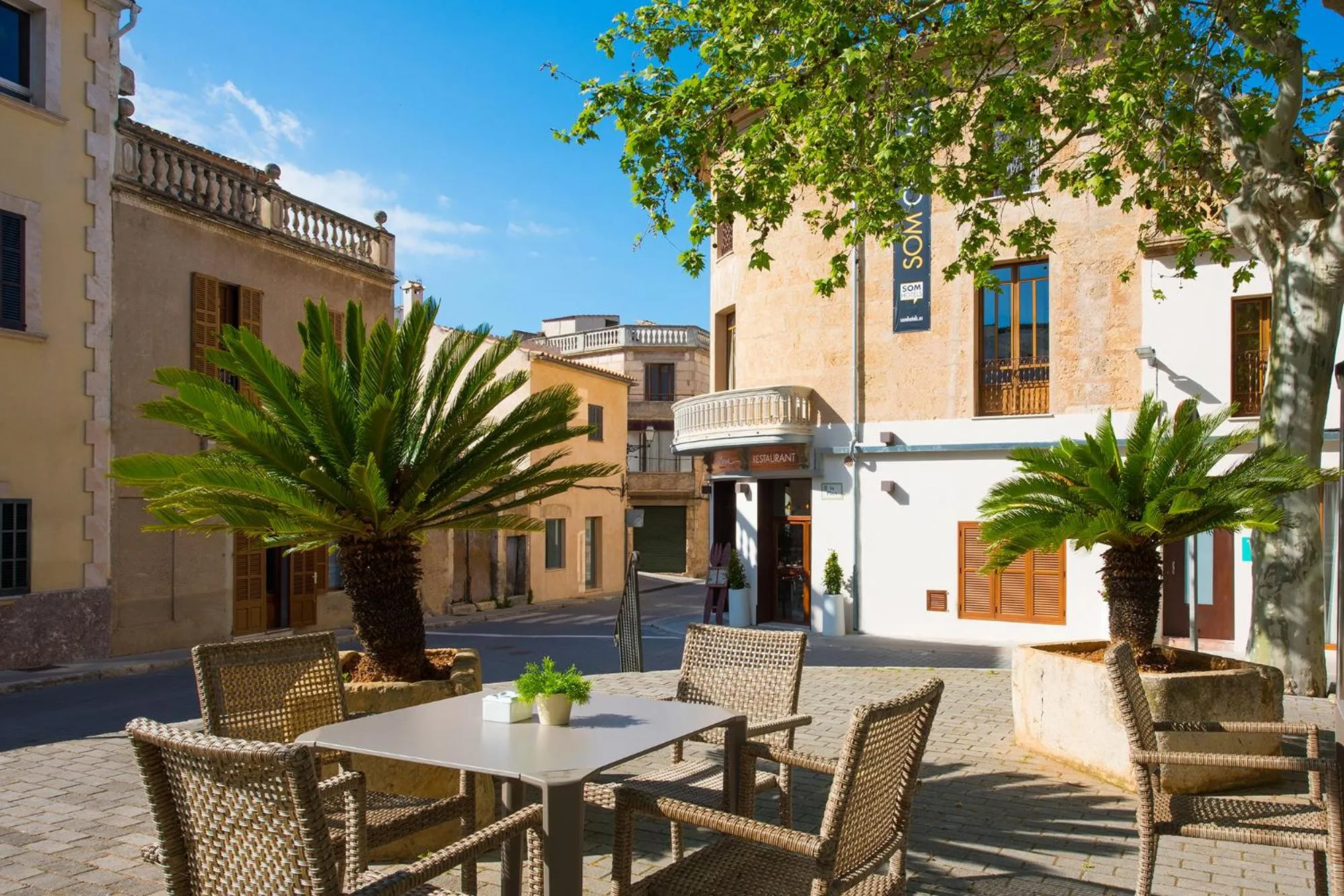 Restaurant/places to eat in TI Central Maria