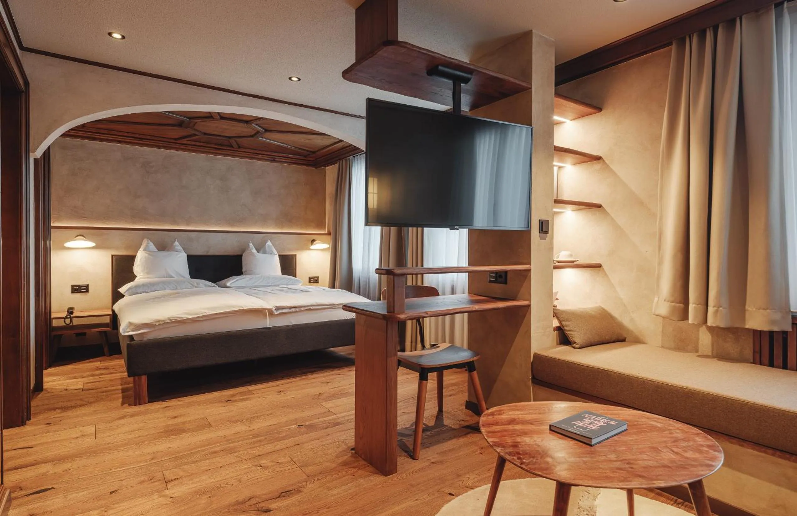 Photo of the whole room, Bed in the rex