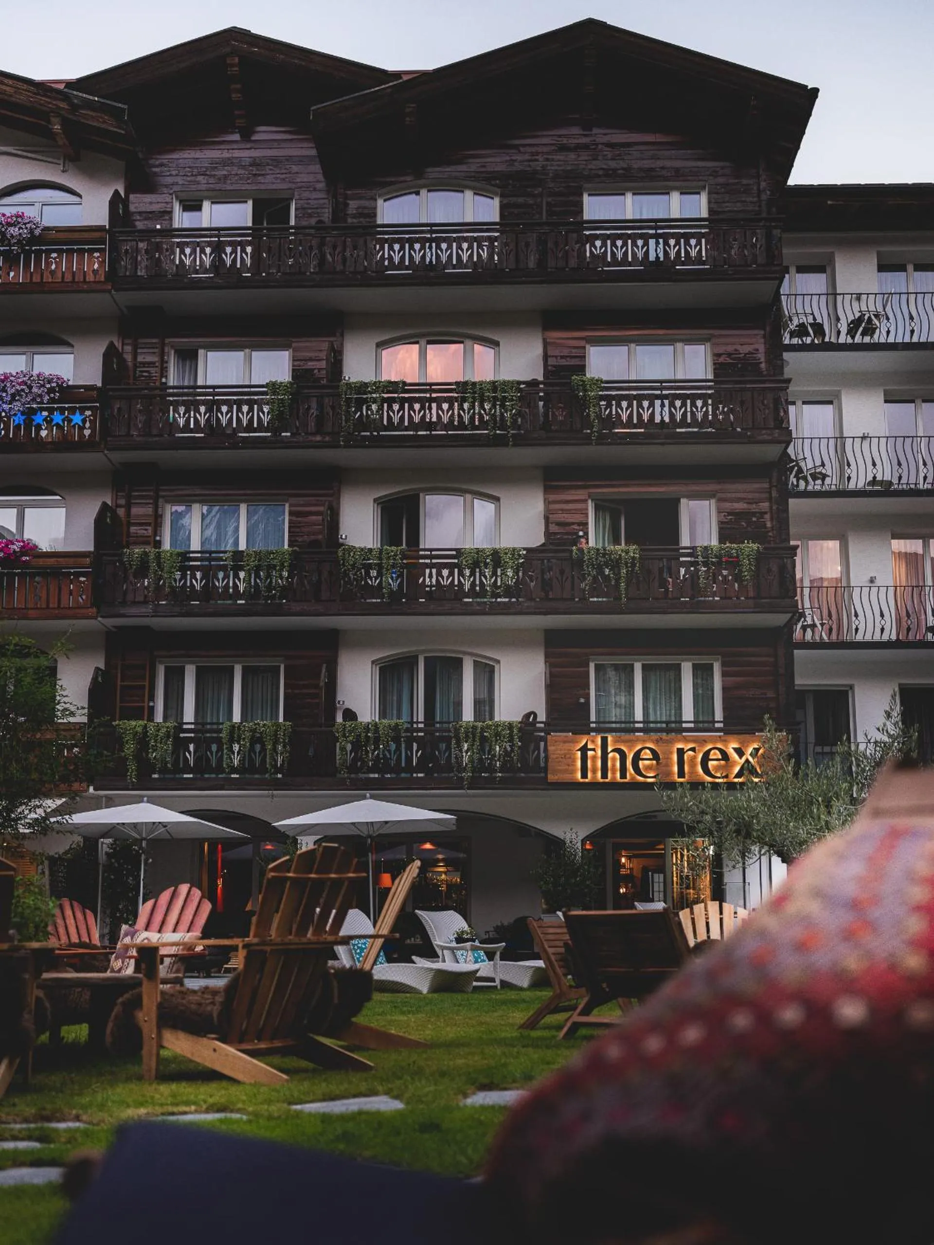 Facade/entrance in the rex