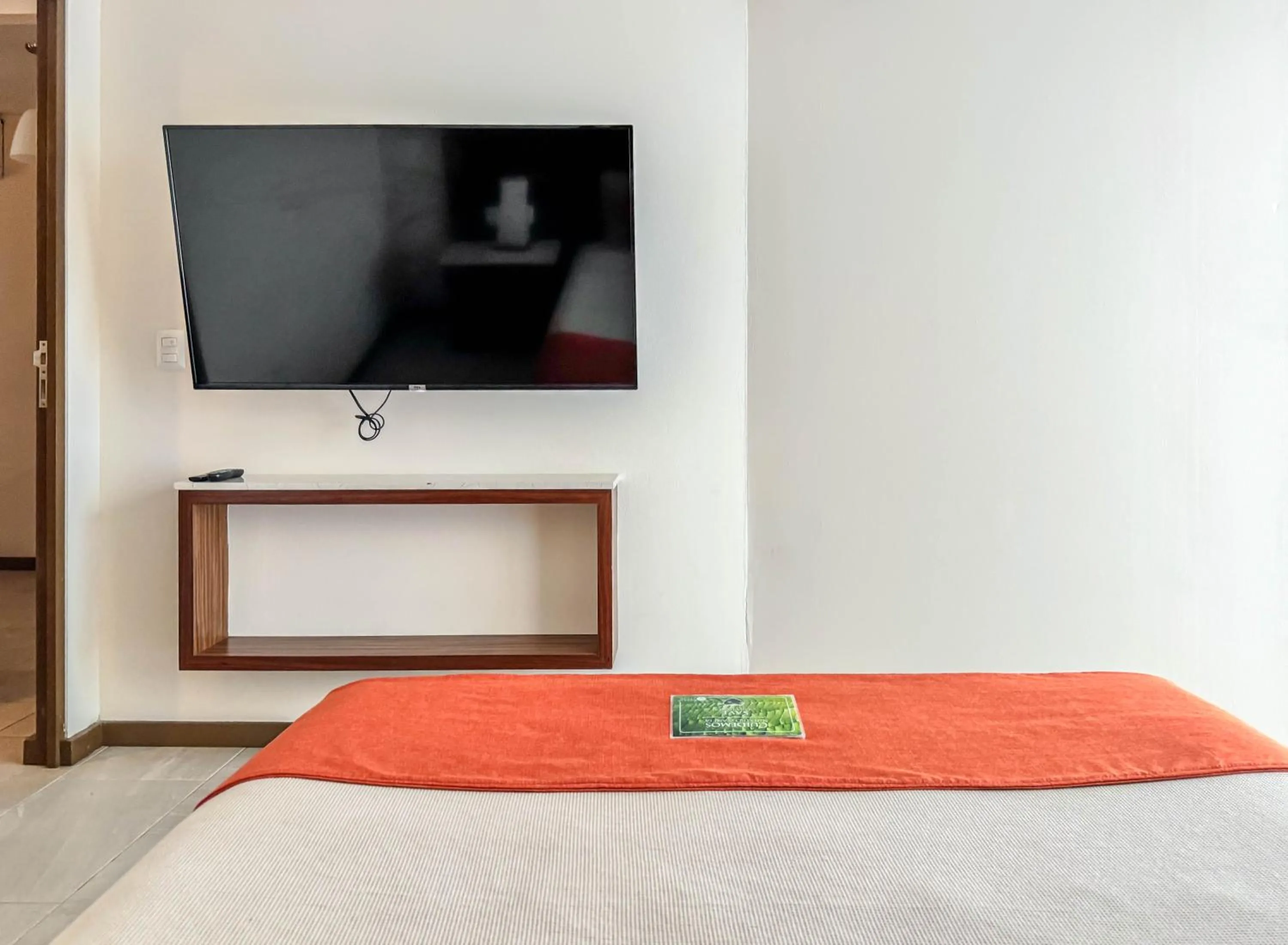 TV and multimedia, Bed in Grand Fifty Suites