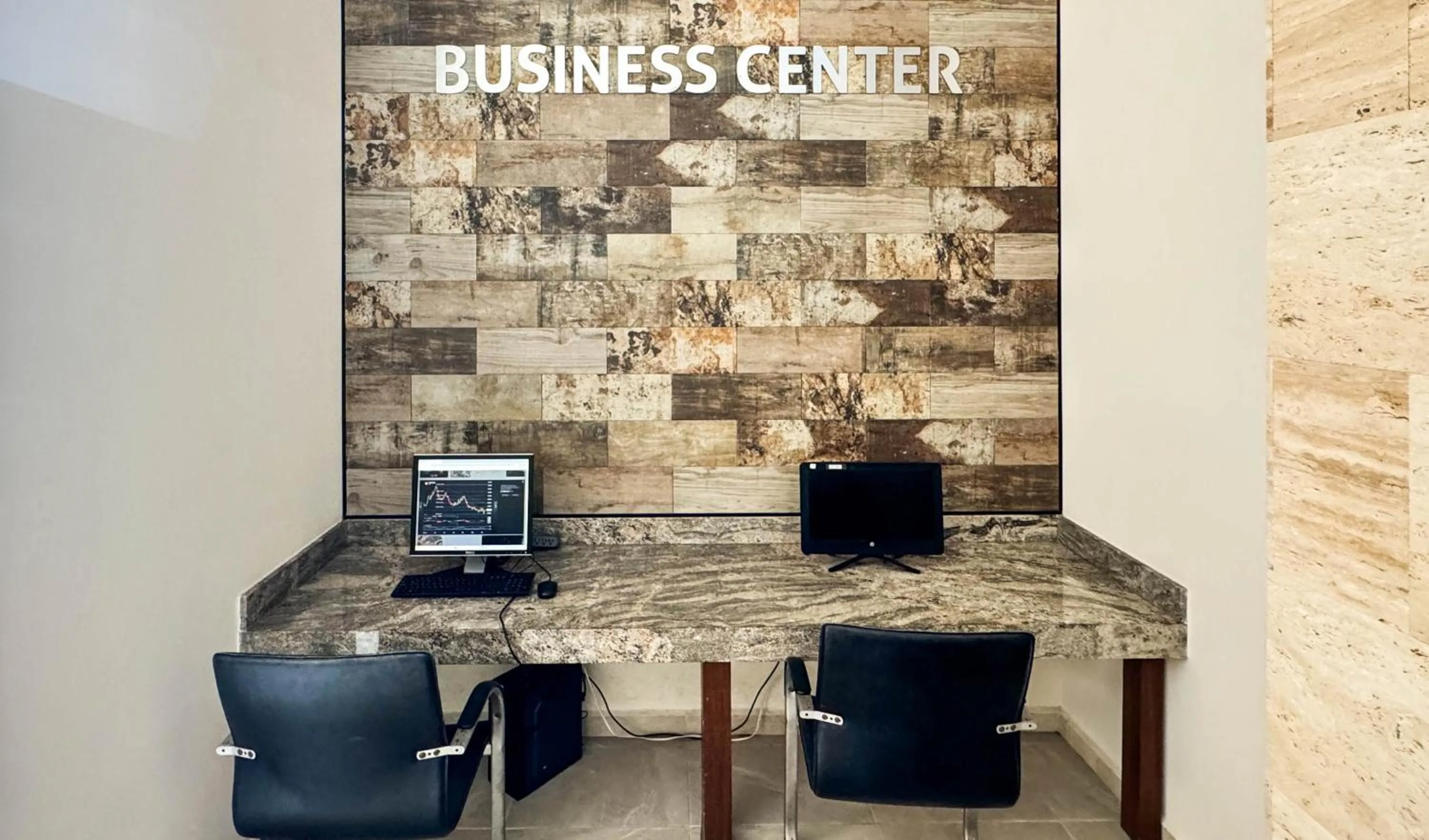 Business facilities in Grand Fifty Suites
