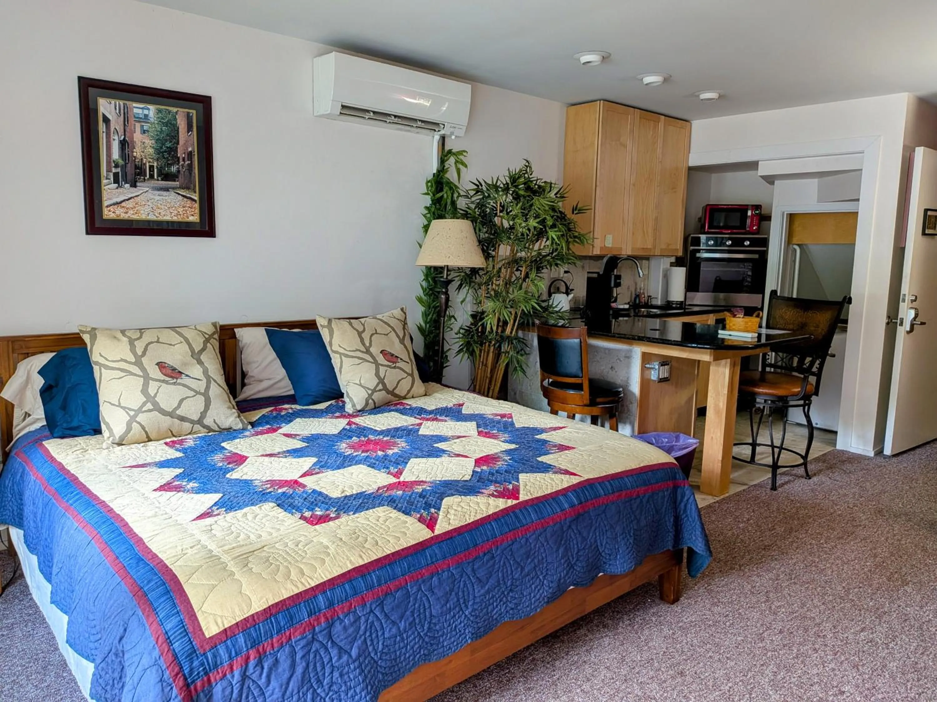 Bed in Ann Arbor Bed and Breakfast