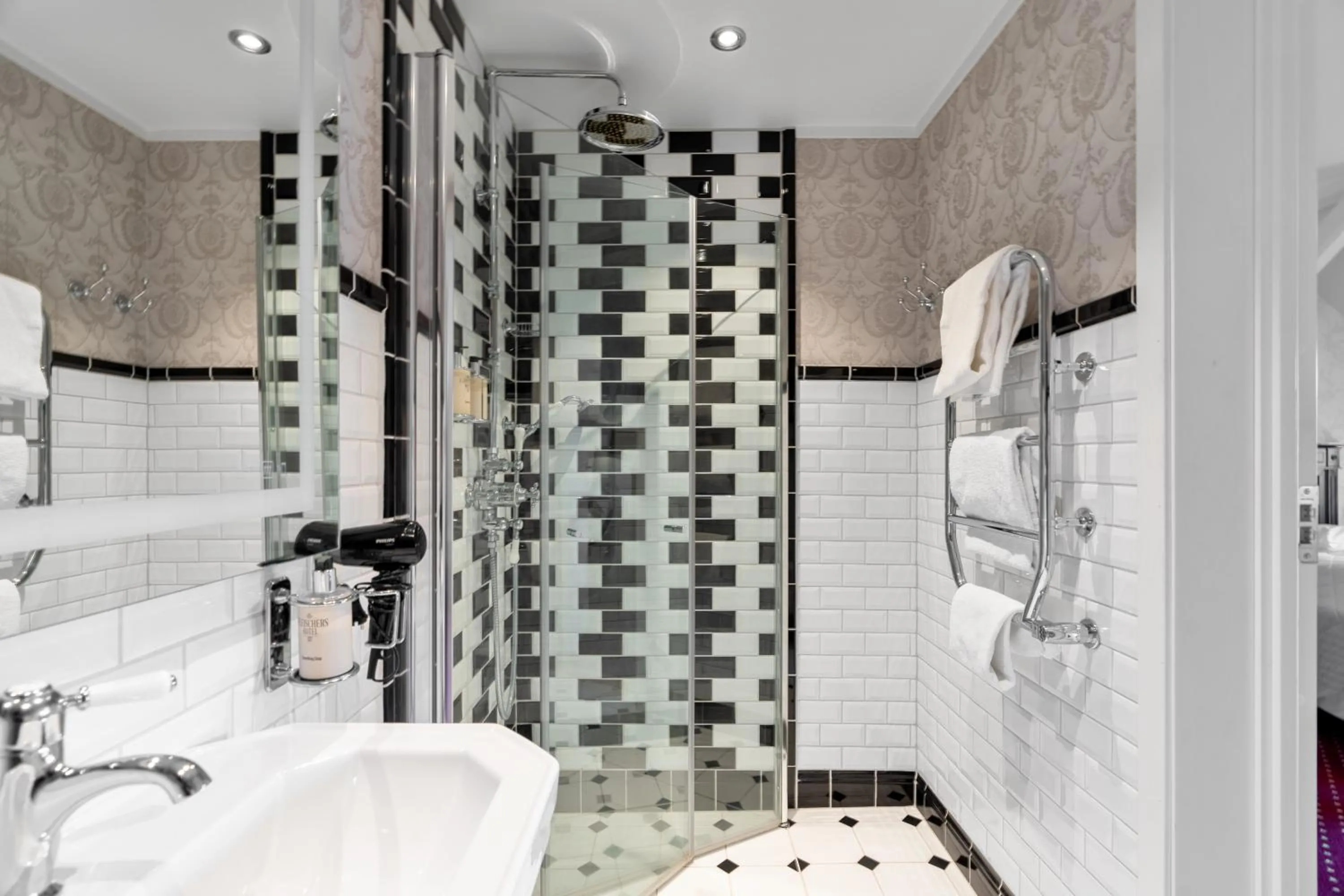 Shower in Fleischer's Hotel