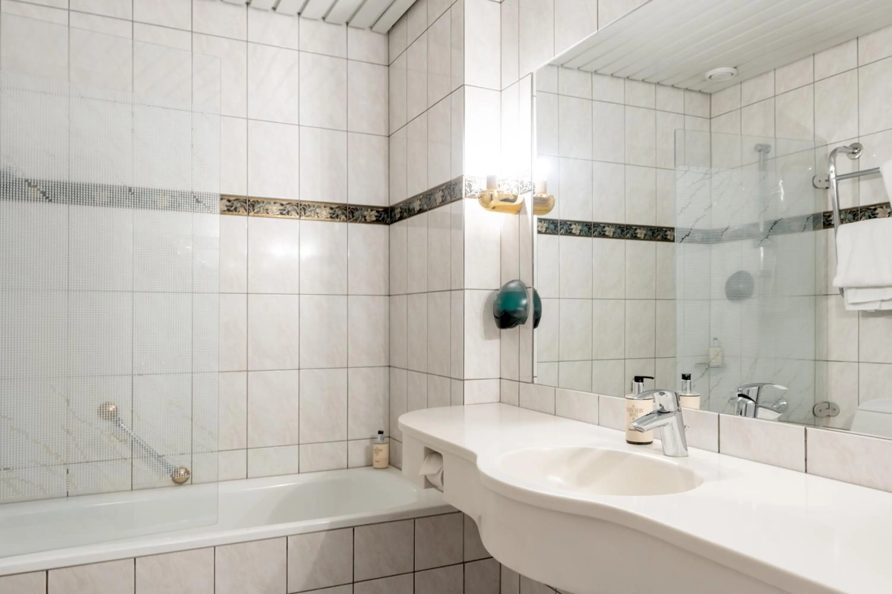 Bathroom in Fleischer's Hotel