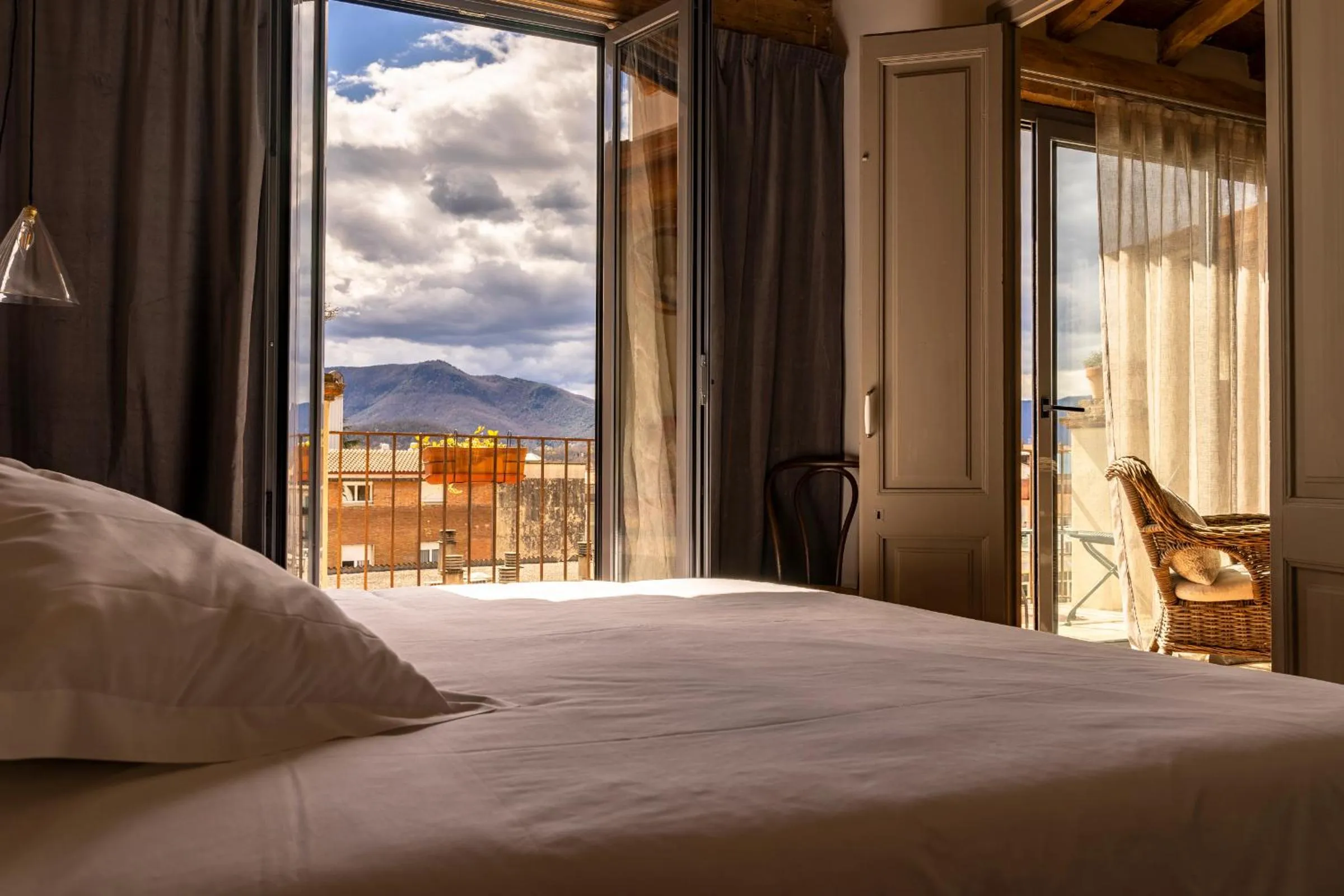 Photo of the whole room, Bed in El Jardinet de Sant Esteve