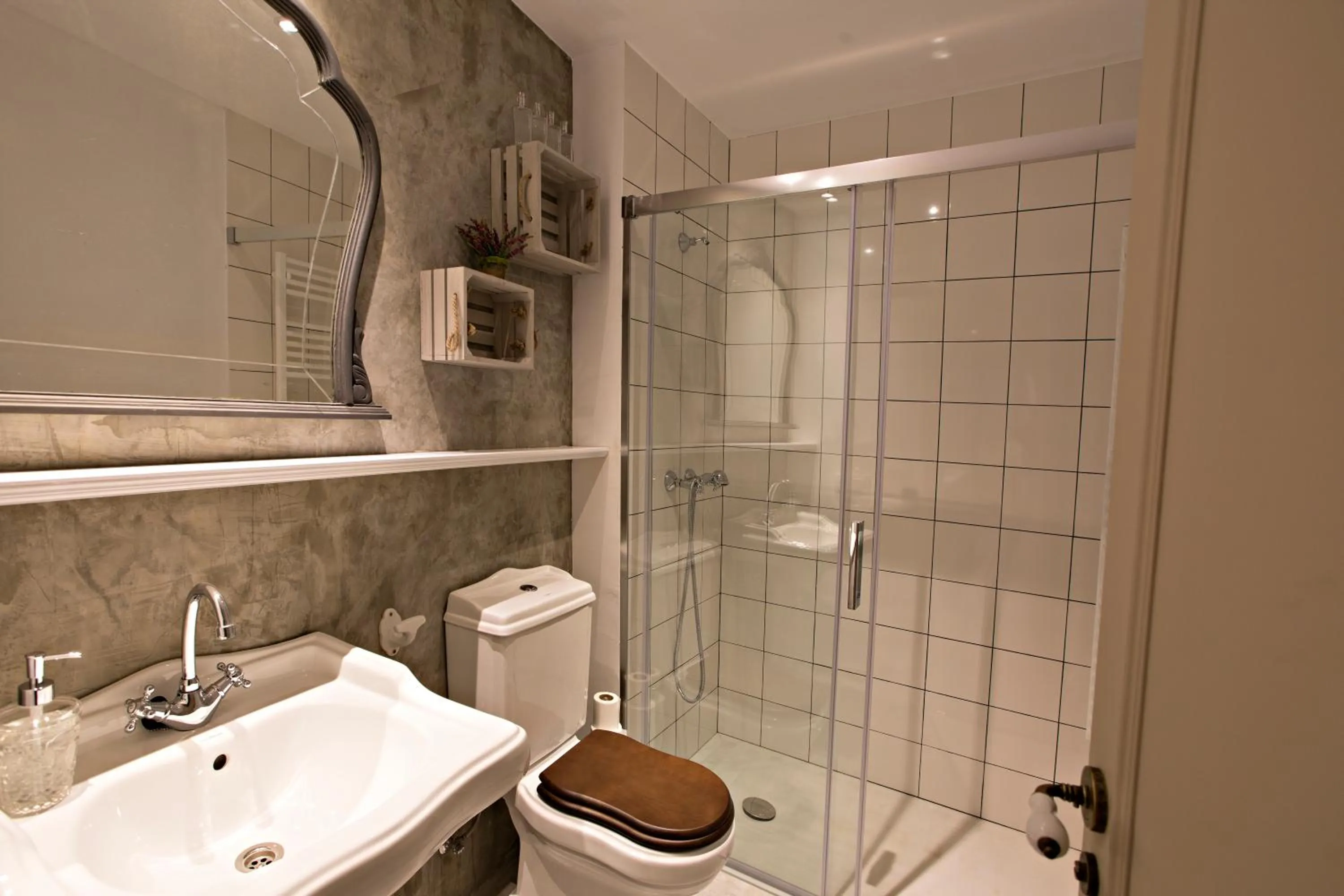 Shower in El Jardinet de Sant Esteve