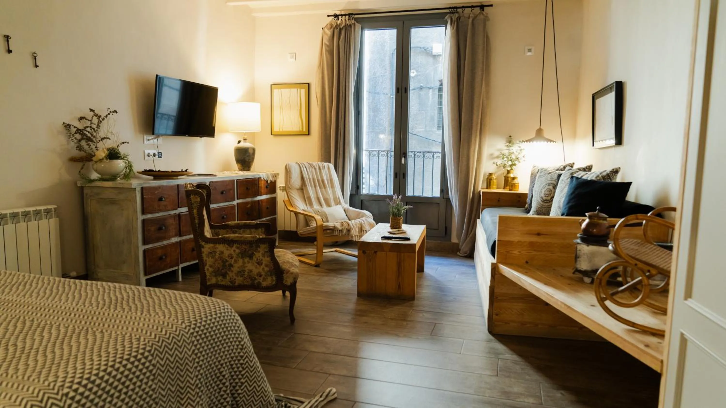 Living room, Bed in El Jardinet de Sant Esteve