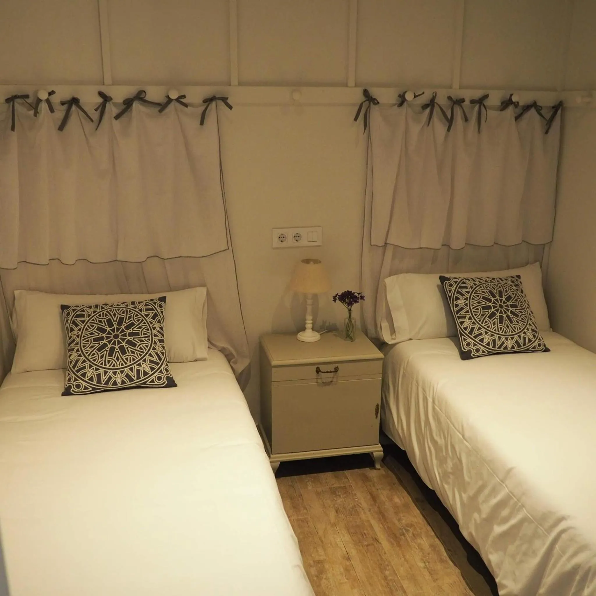 children, Bed in El Jardinet de Sant Esteve