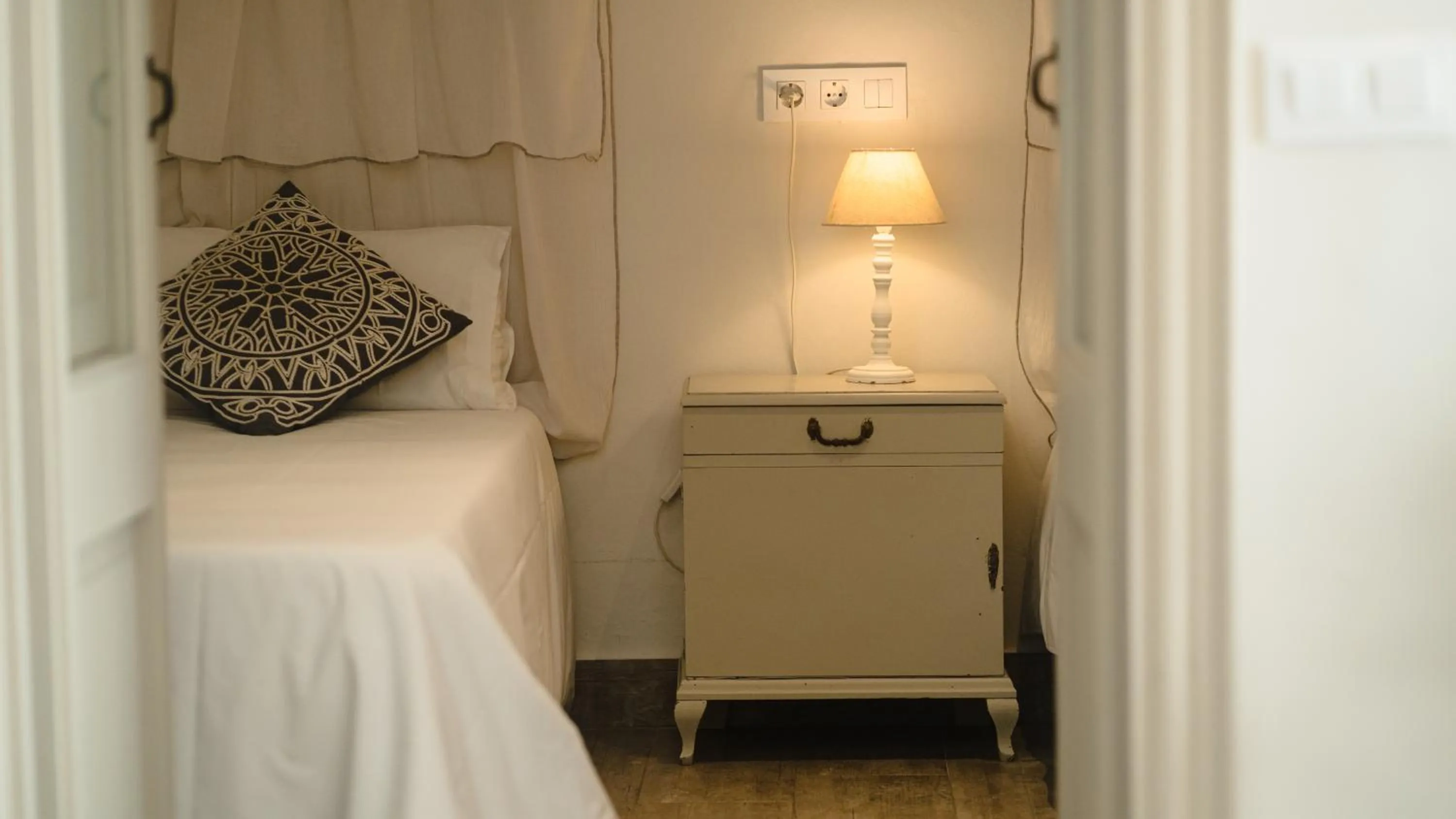 children, Bed in El Jardinet de Sant Esteve