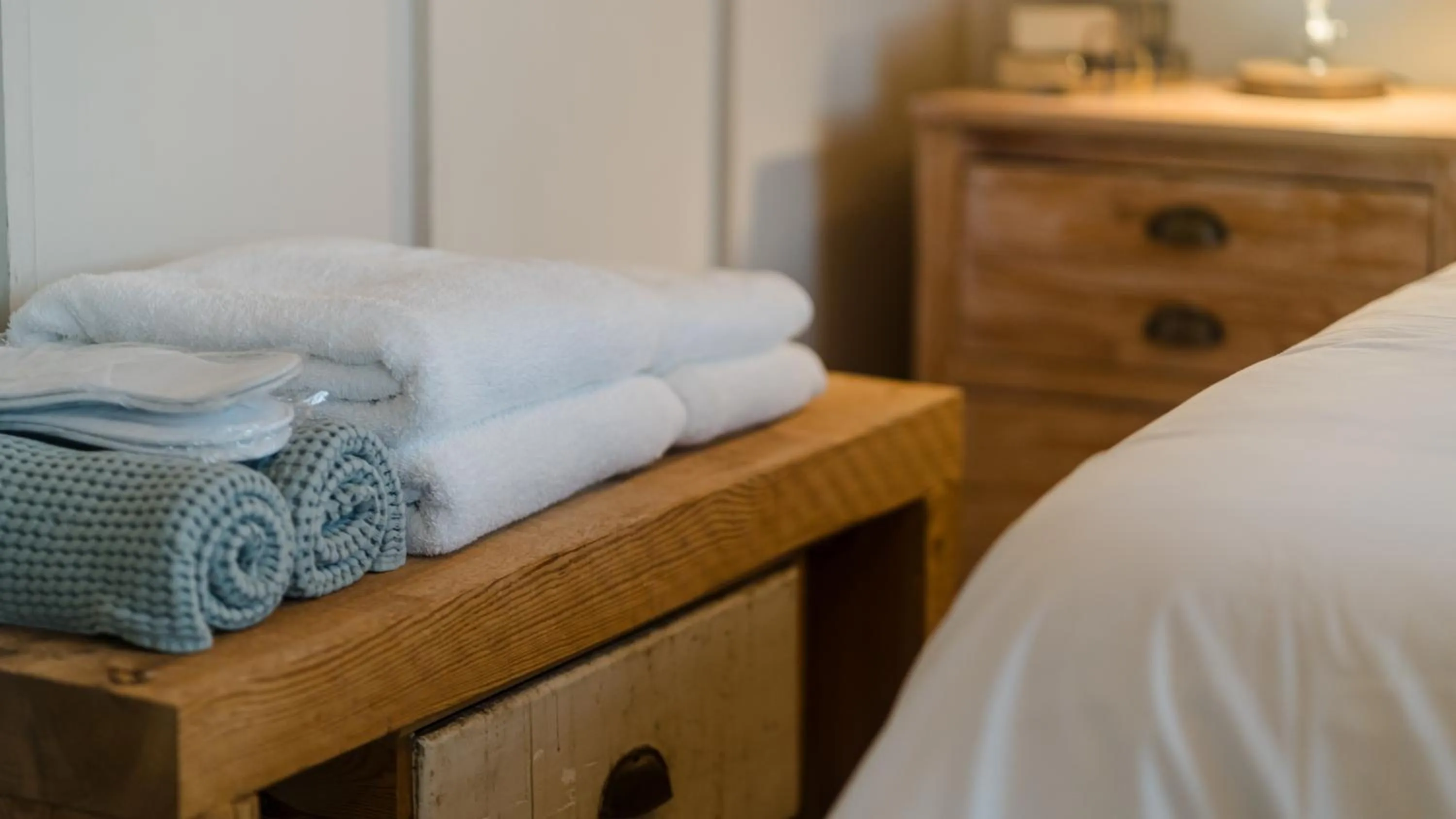 towels, Bed in El Jardinet de Sant Esteve