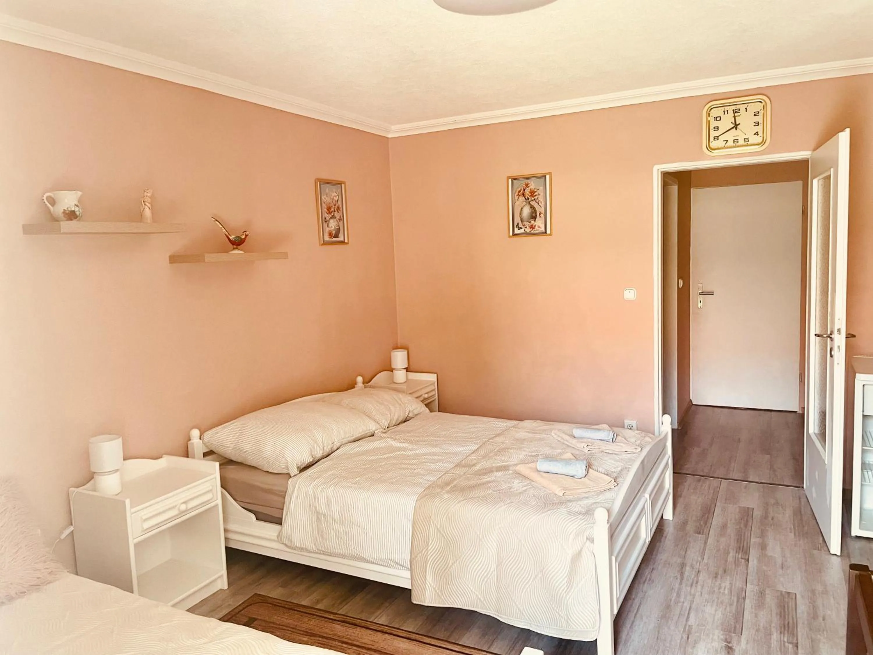 Bedroom, Bed in Villa Lux