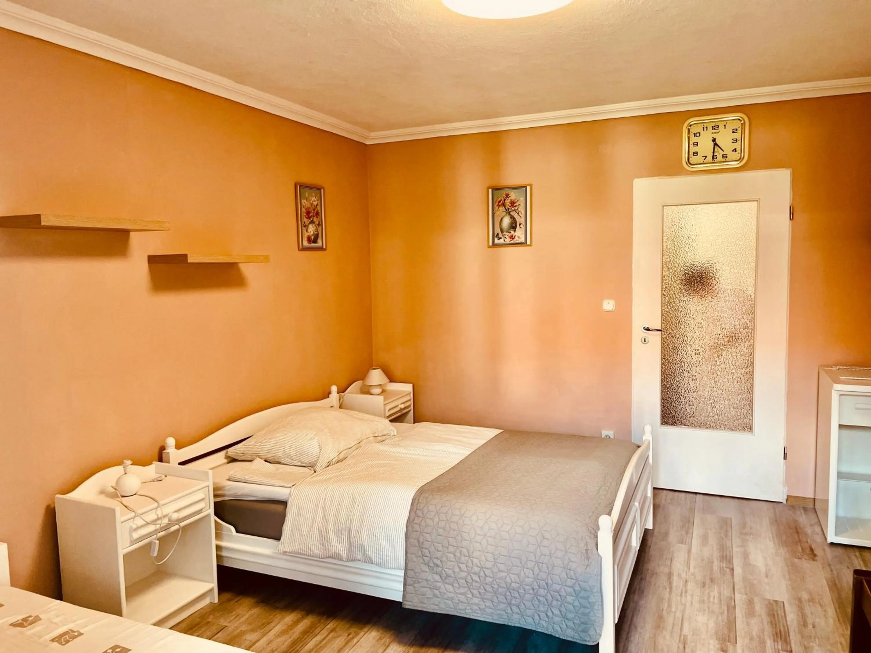 Bedroom, Bed in Villa Lux