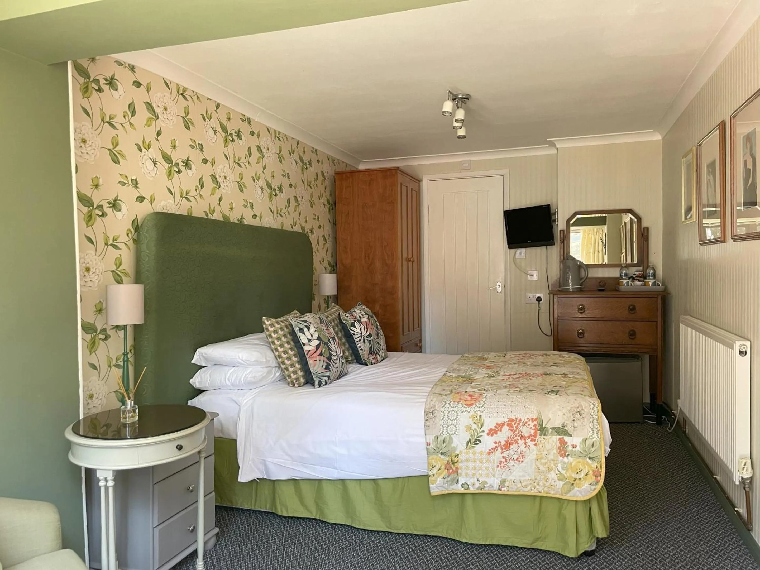 Bedroom, Bed in Knights Court