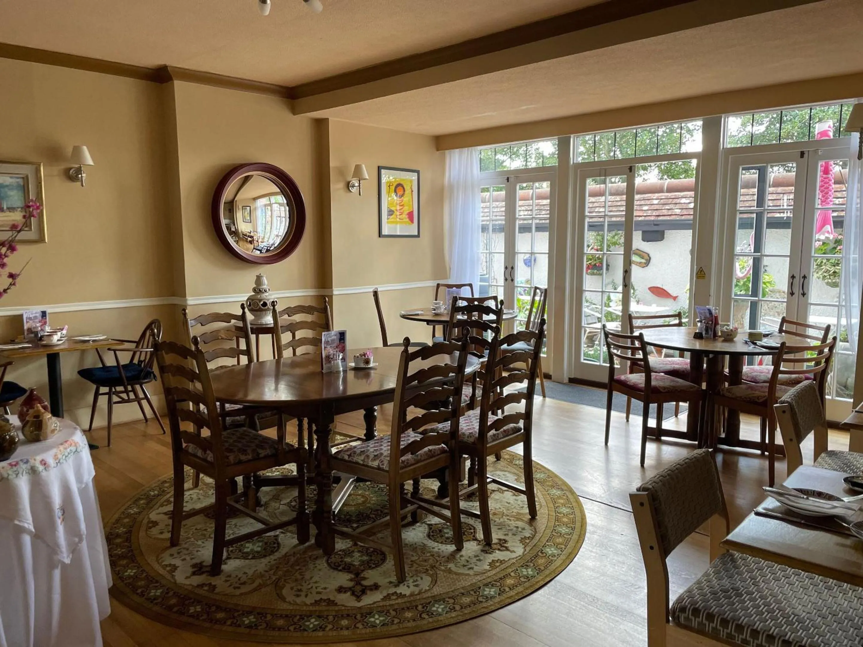 Breakfast in Knights Court