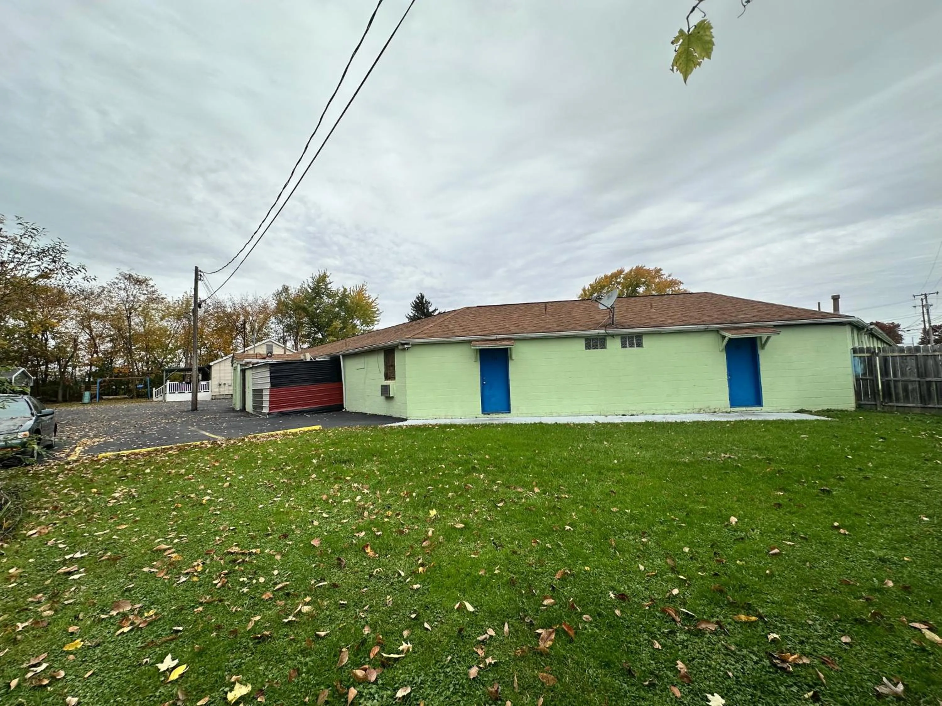 Facade/entrance in Westgate Manor Motel Austintown & Youngstown OHIO