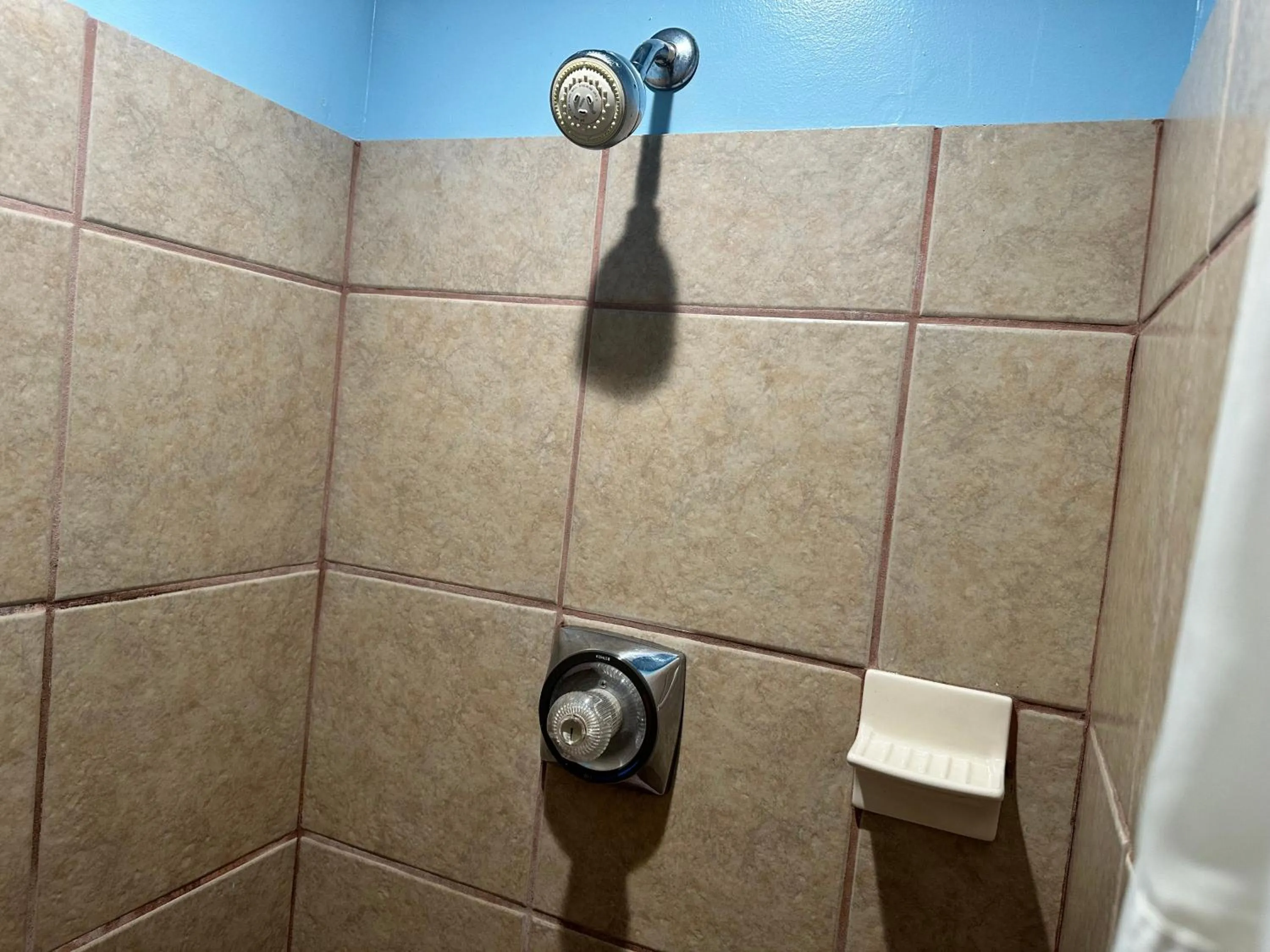 Bathroom in Westgate Manor Motel Austintown & Youngstown OHIO