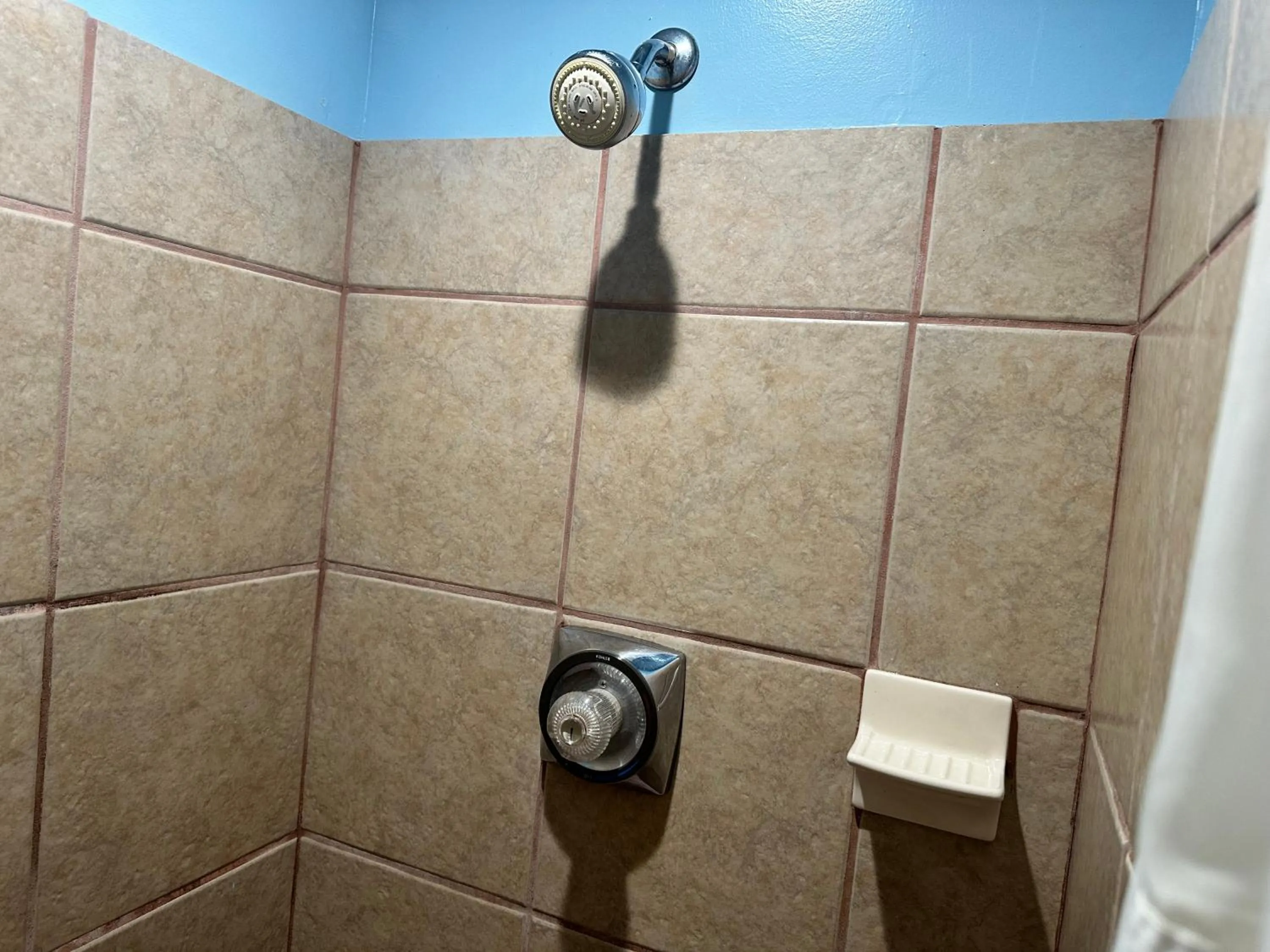 Bathroom in Westgate Manor Motel Austintown & Youngstown OHIO