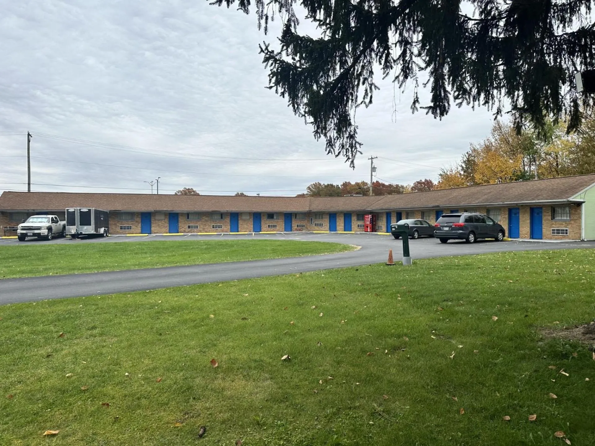 Parking in Westgate Manor Motel Austintown & Youngstown OHIO