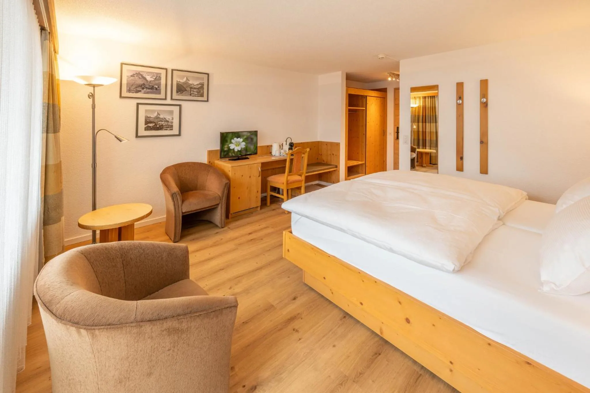 Staff, Bed in Hotel Sarazena