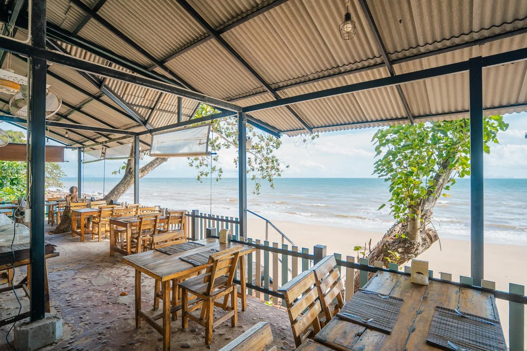 Restaurant/places to eat in Koh Jum Resort