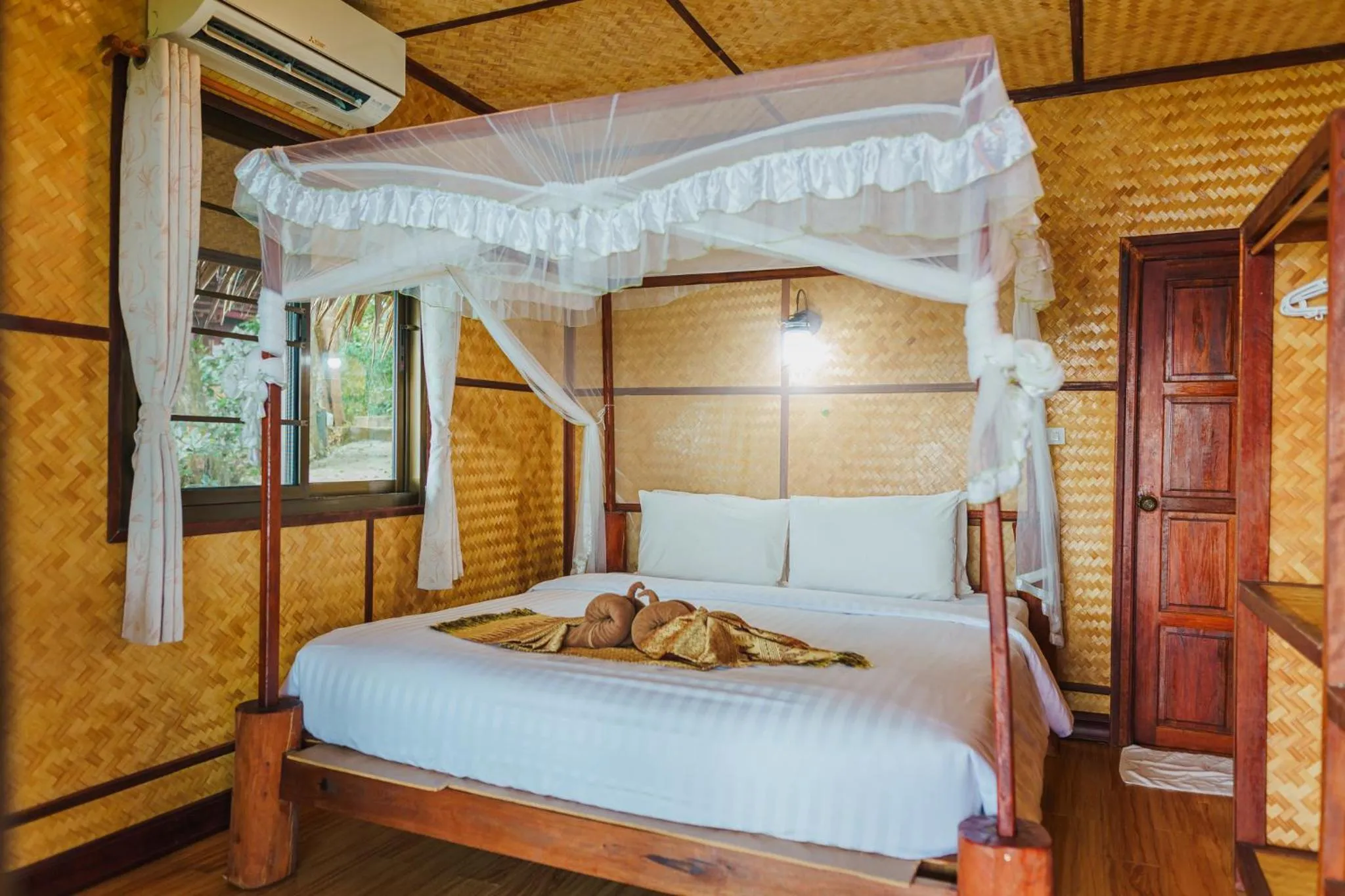 Bedroom, Bed in Koh Jum Resort