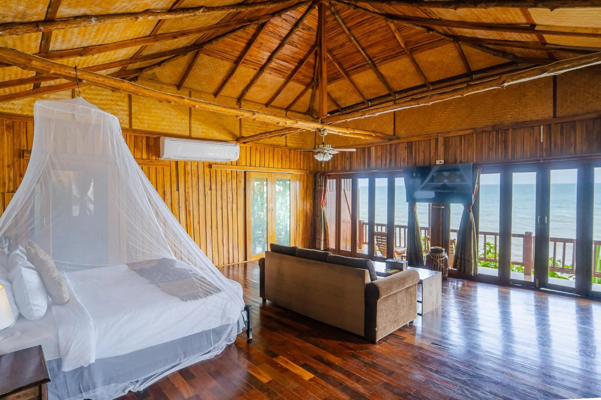 Bedroom, Bed in Koh Jum Resort