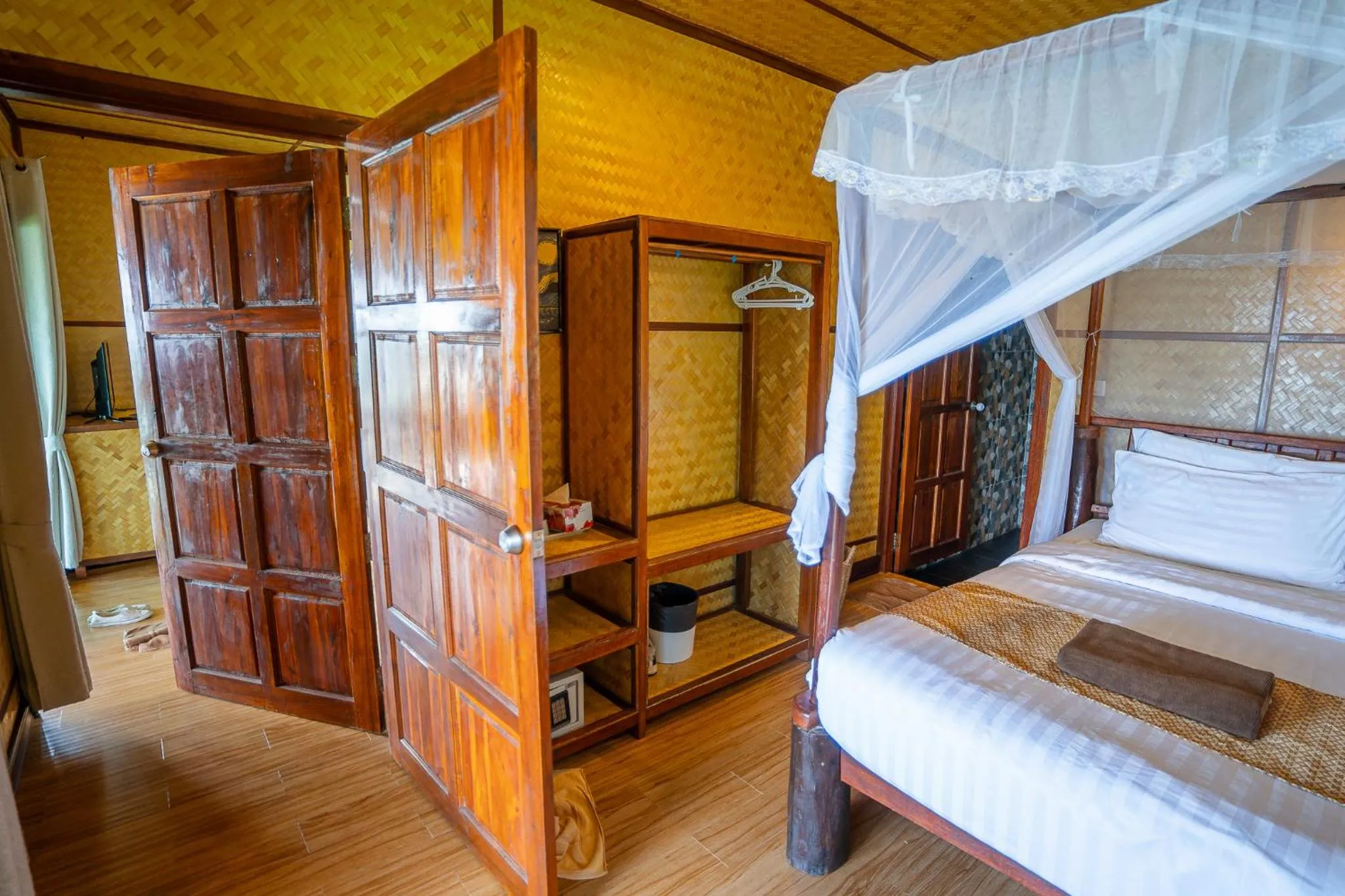 Bedroom, Bed in Koh Jum Resort