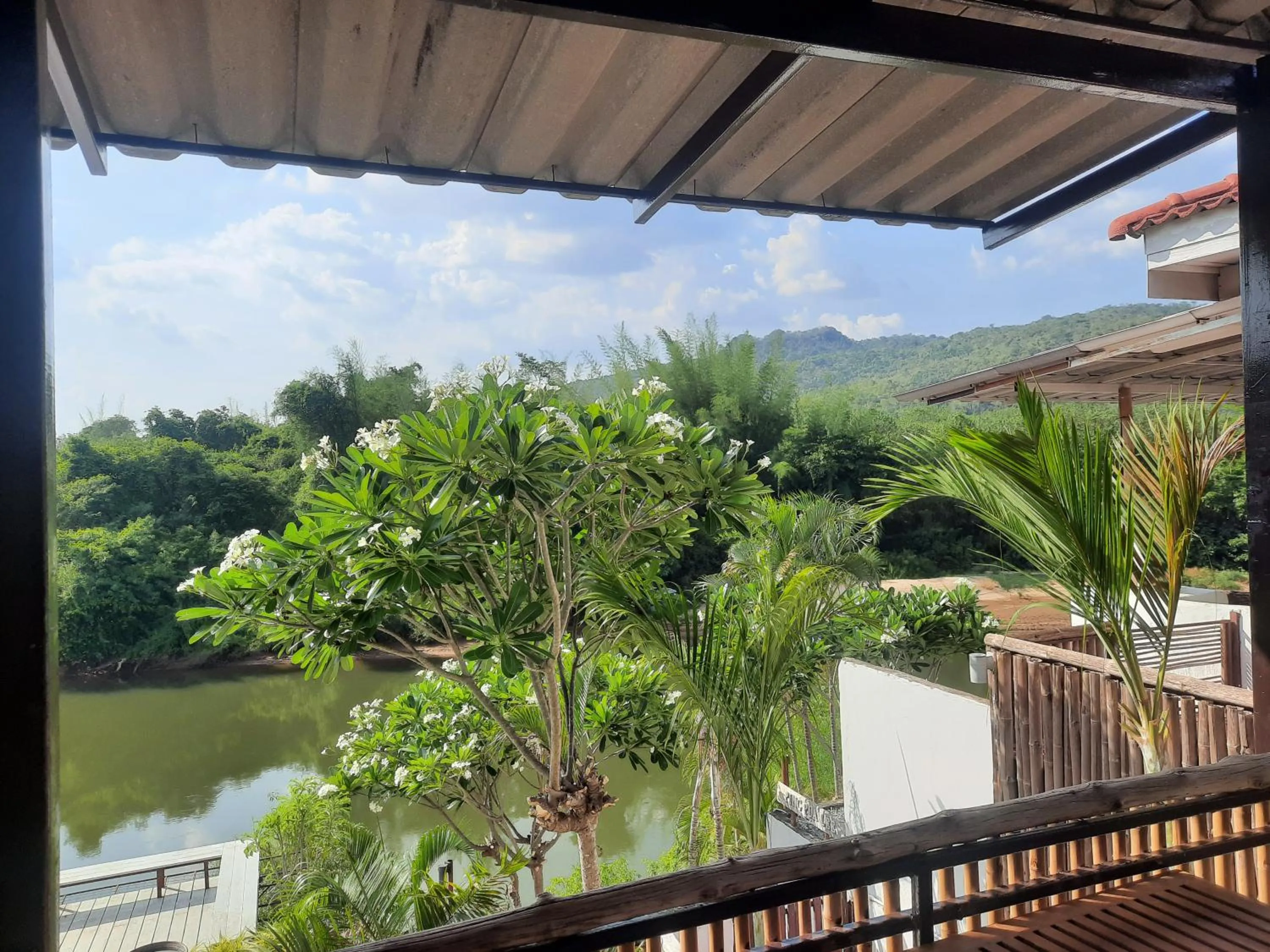 Chasorn Riverside Resort