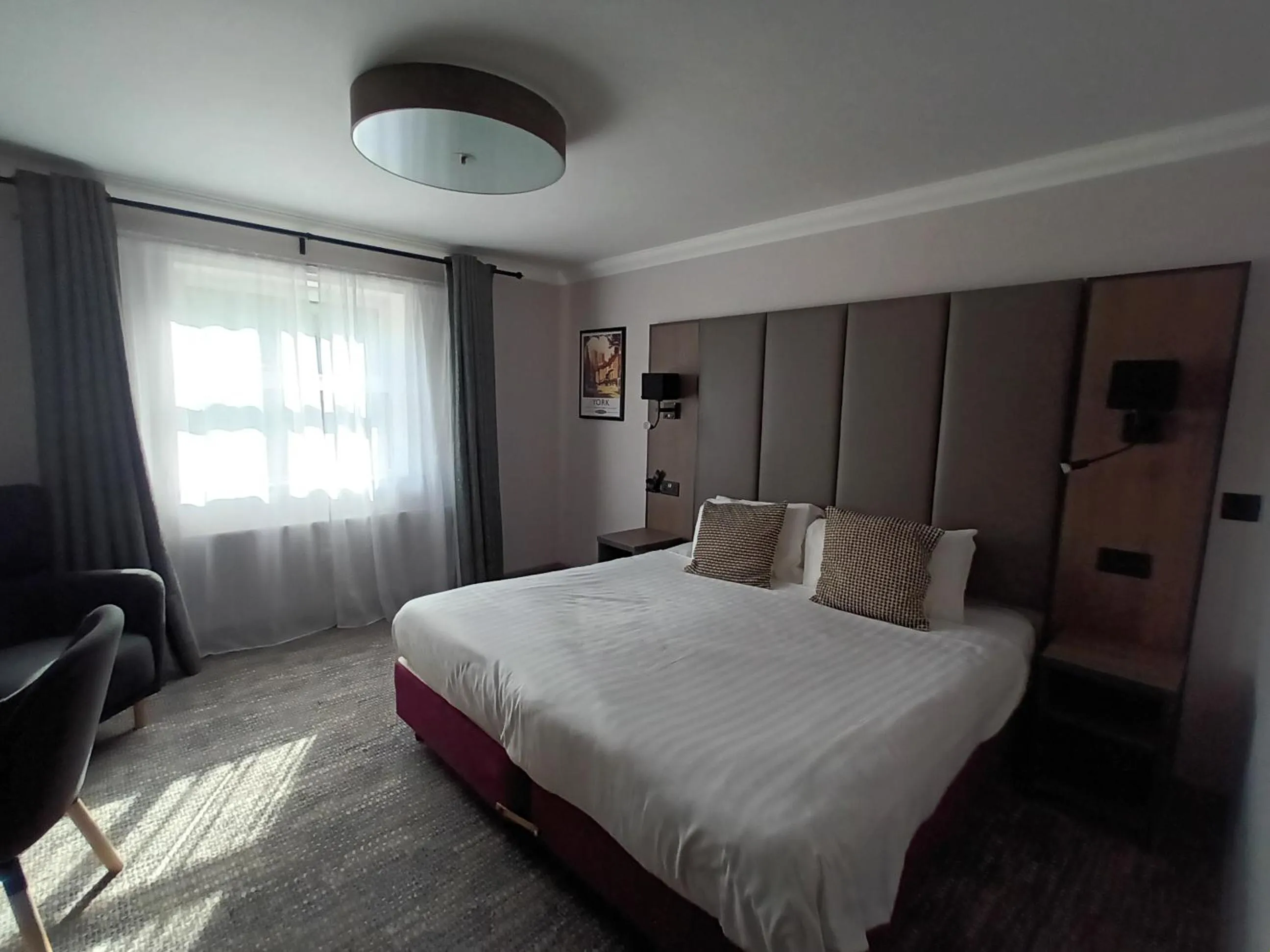 Bedroom, Bed in Corn Mill Lodge Hotel