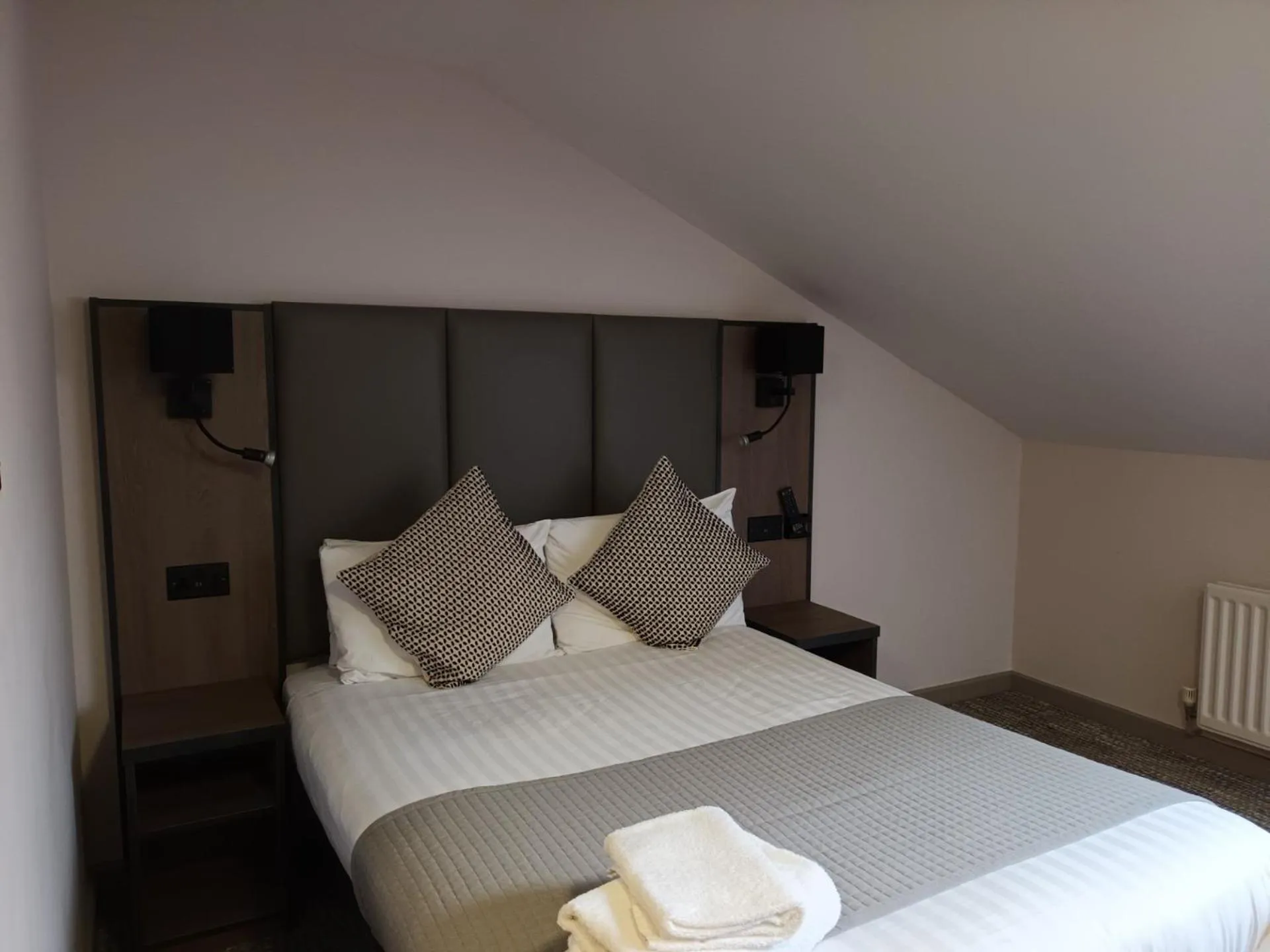 Bed in Corn Mill Lodge Hotel