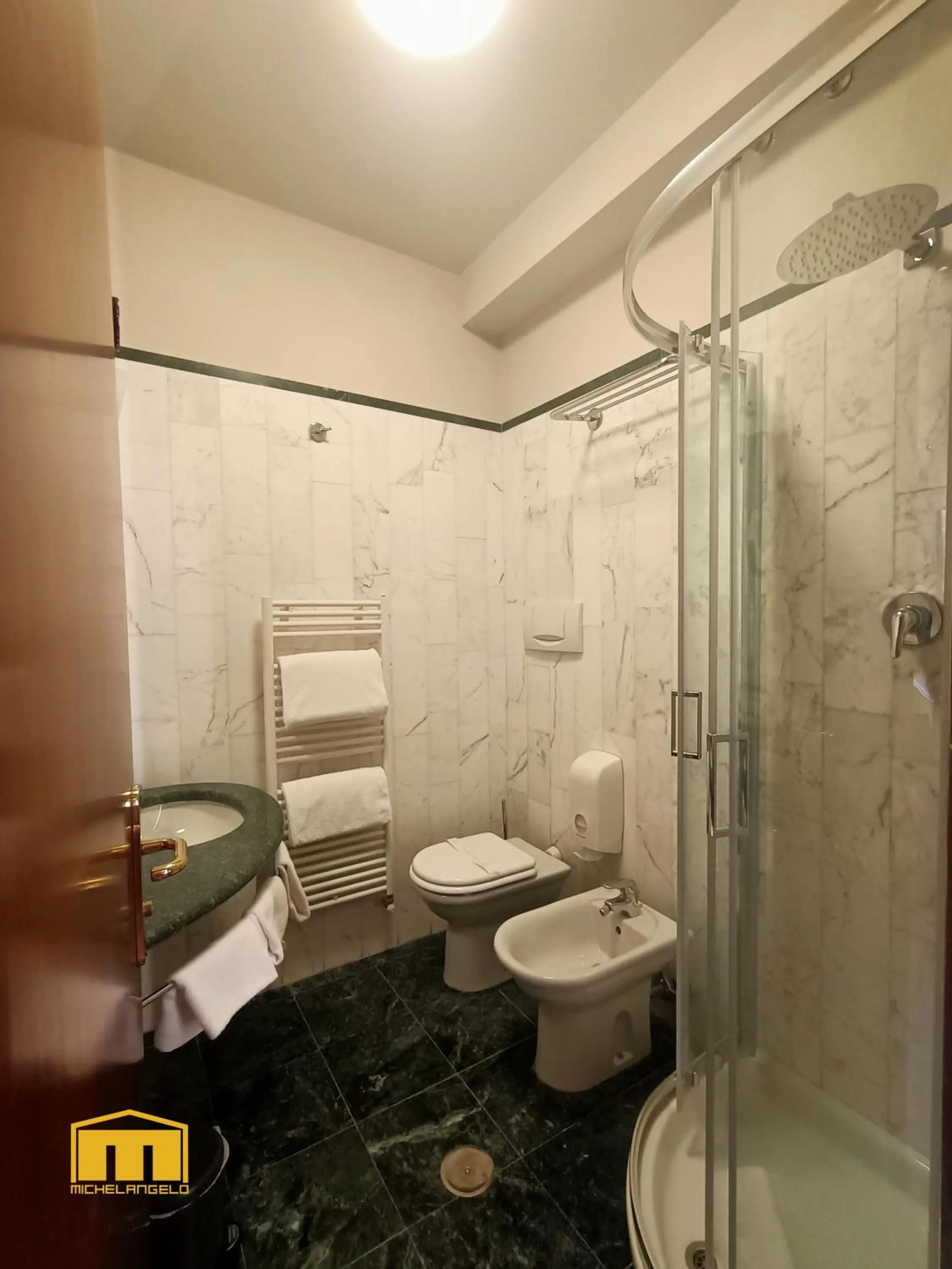 Bathroom in Hotel Michelangelo Palace & SPA