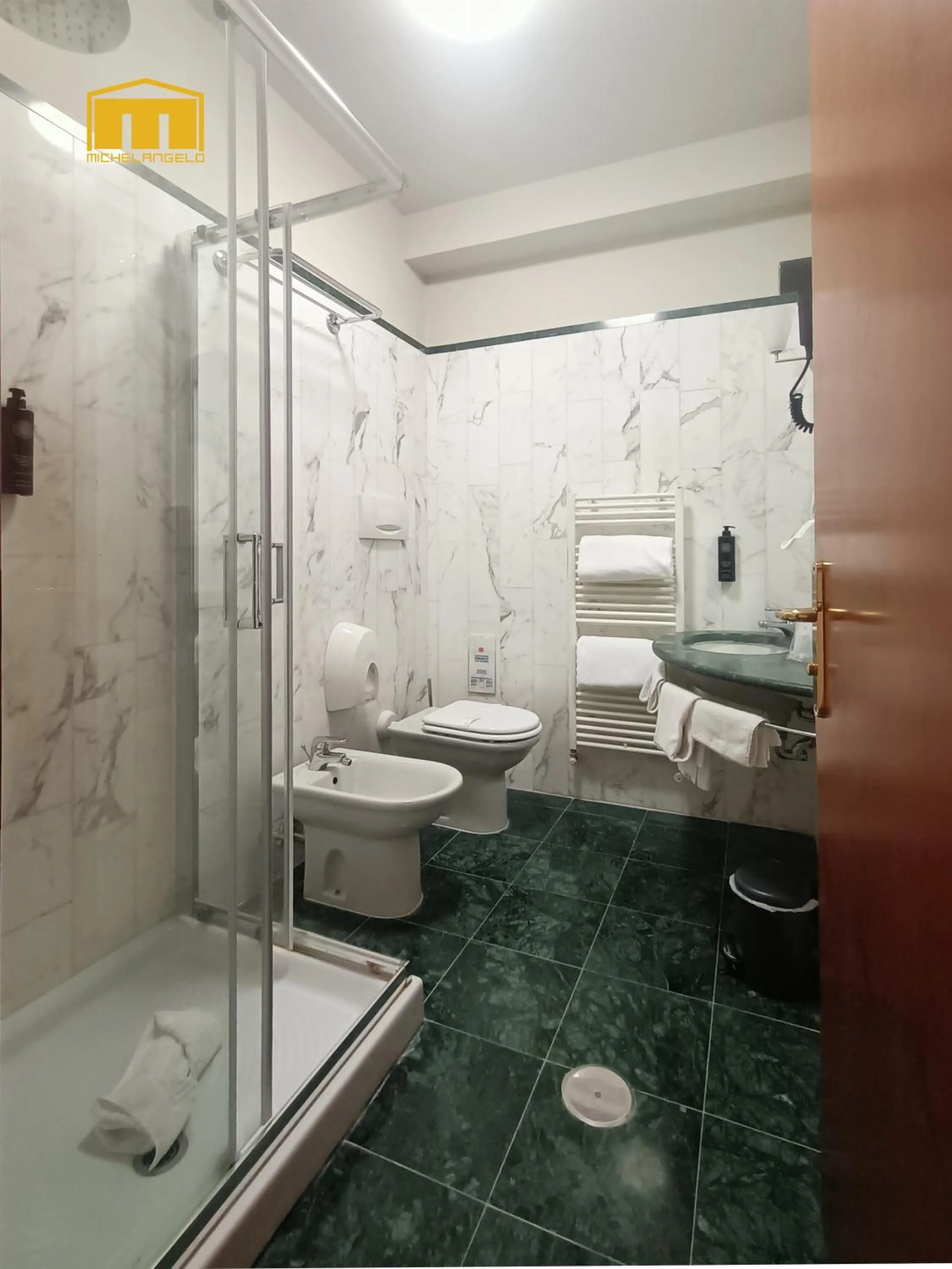 Bathroom in Hotel Michelangelo Palace & SPA