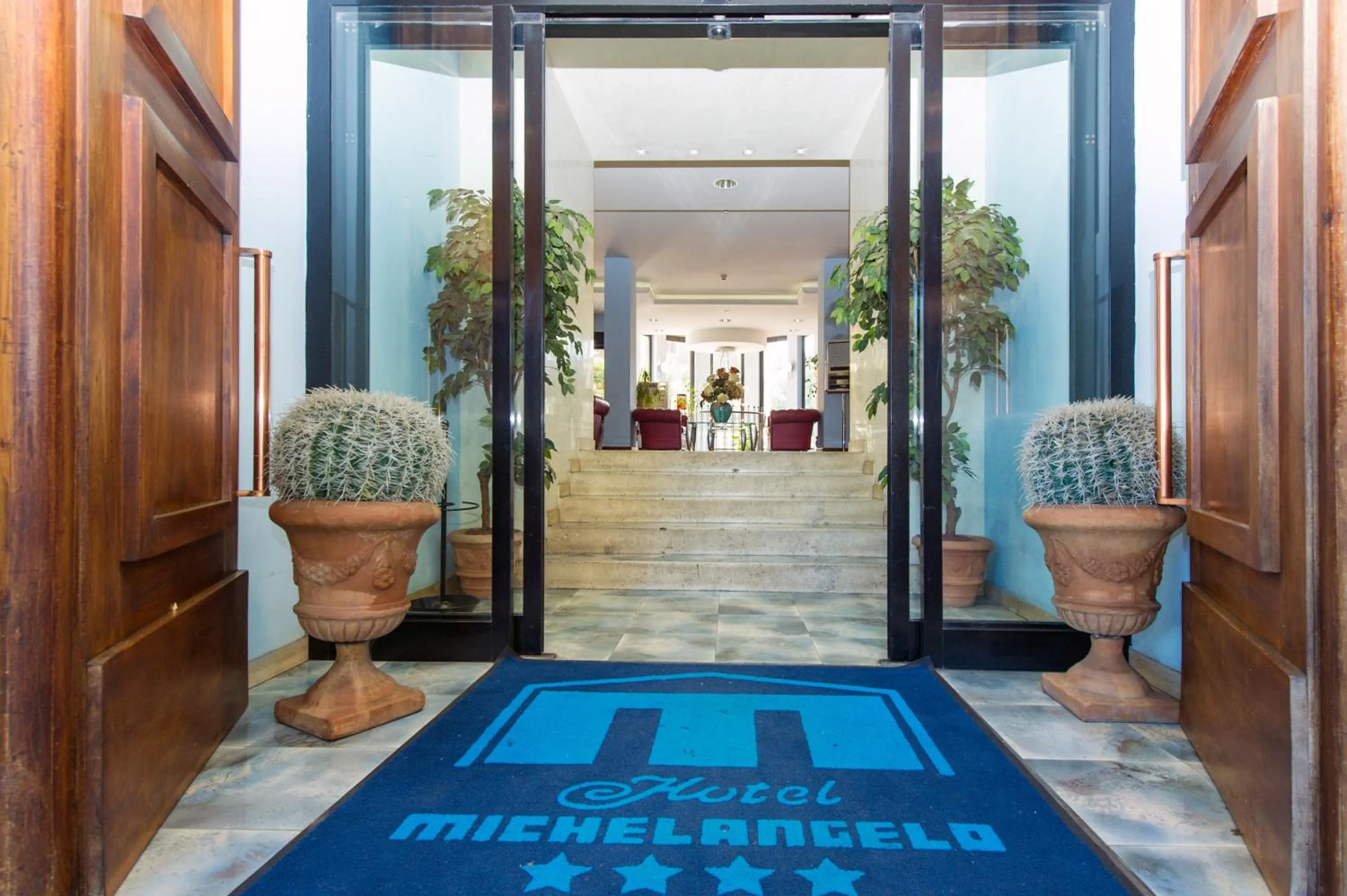 Facade/entrance in Hotel Michelangelo Palace & SPA