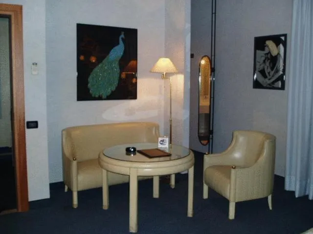 Seating area in Hotel Lincoln