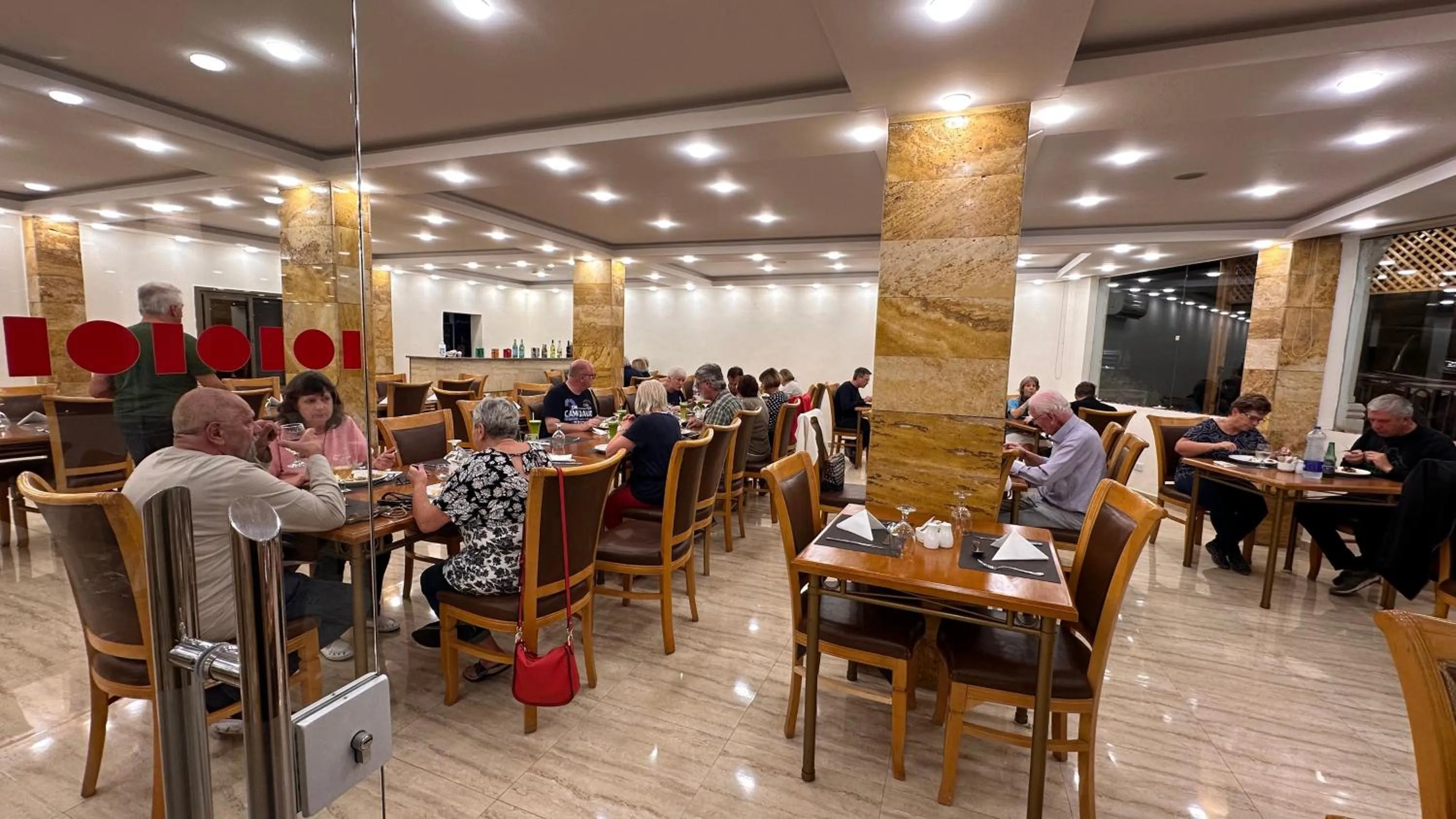 Restaurant/places to eat in Sharah Mountains Hotel