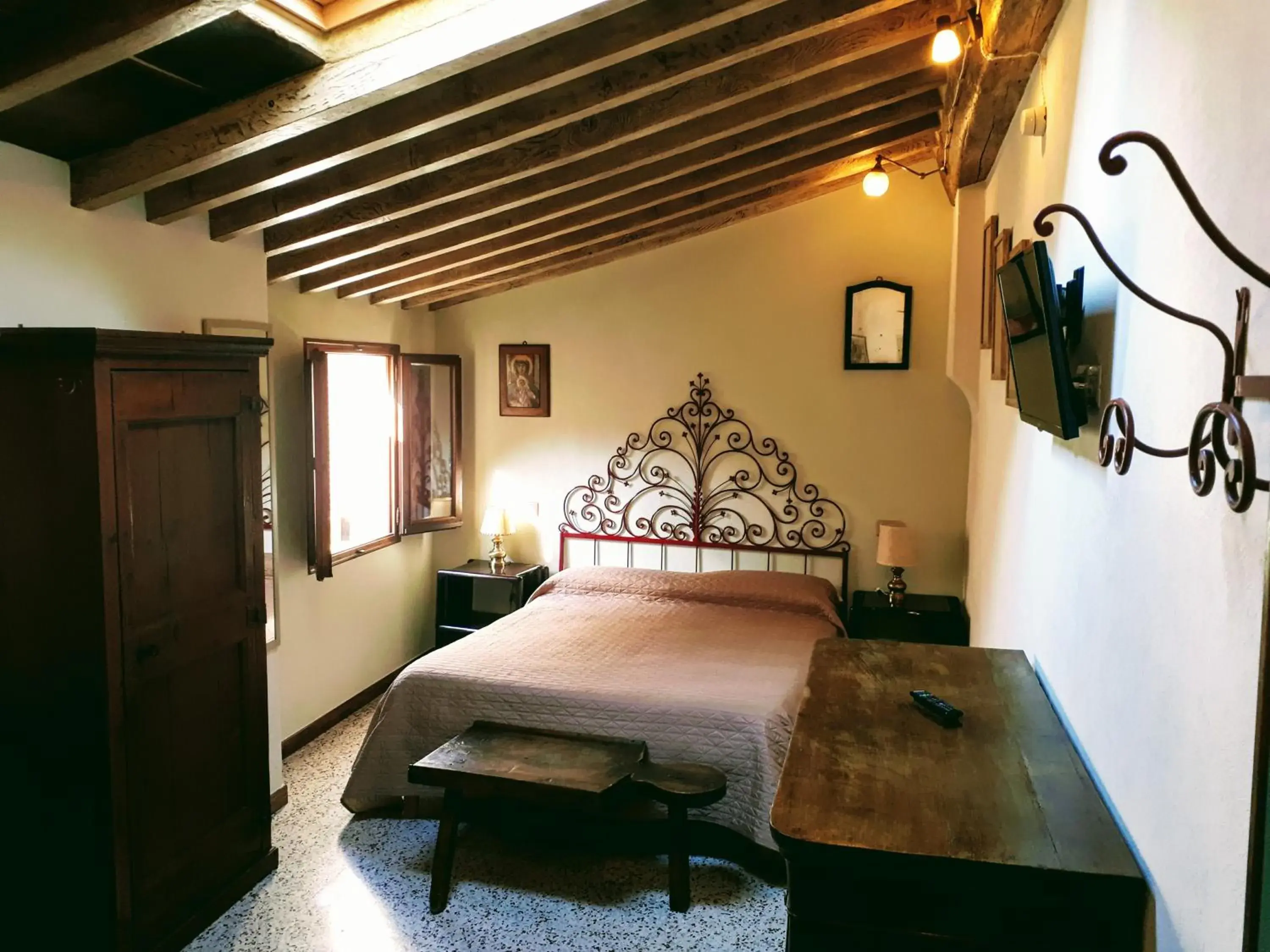 Double Room - single occupancy in Dolce Rosa ♡ Centro Storico Double Room - single occupancy in Dolce Rosa ♡ Centro Storico