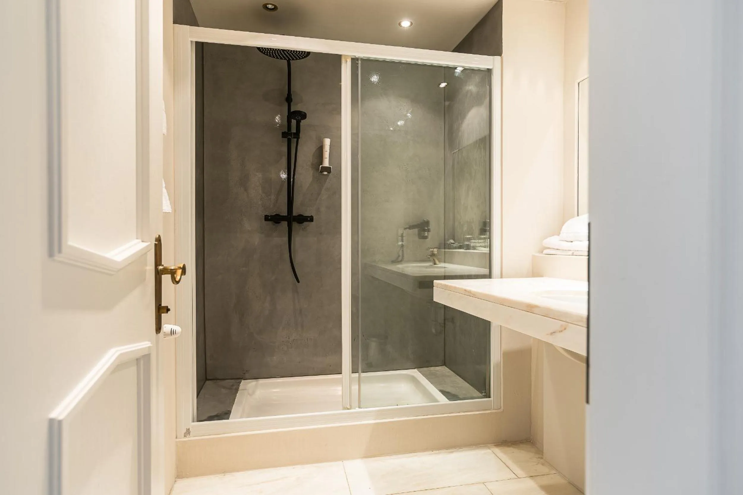 Bathroom in Hotel Parks