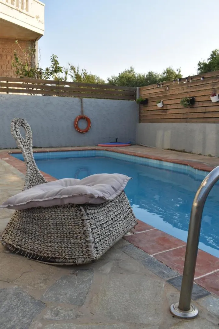 Swimming pool in Ble Island