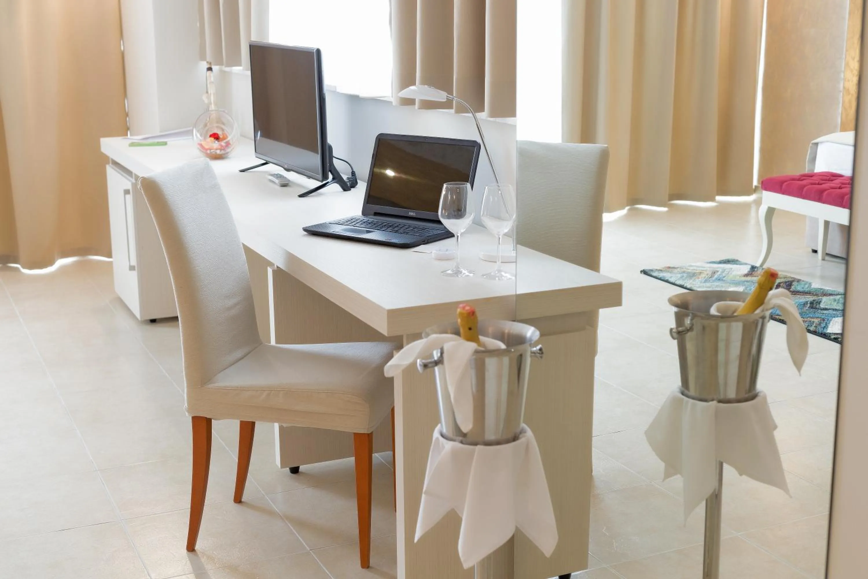 Seating area in Horizont Hotel