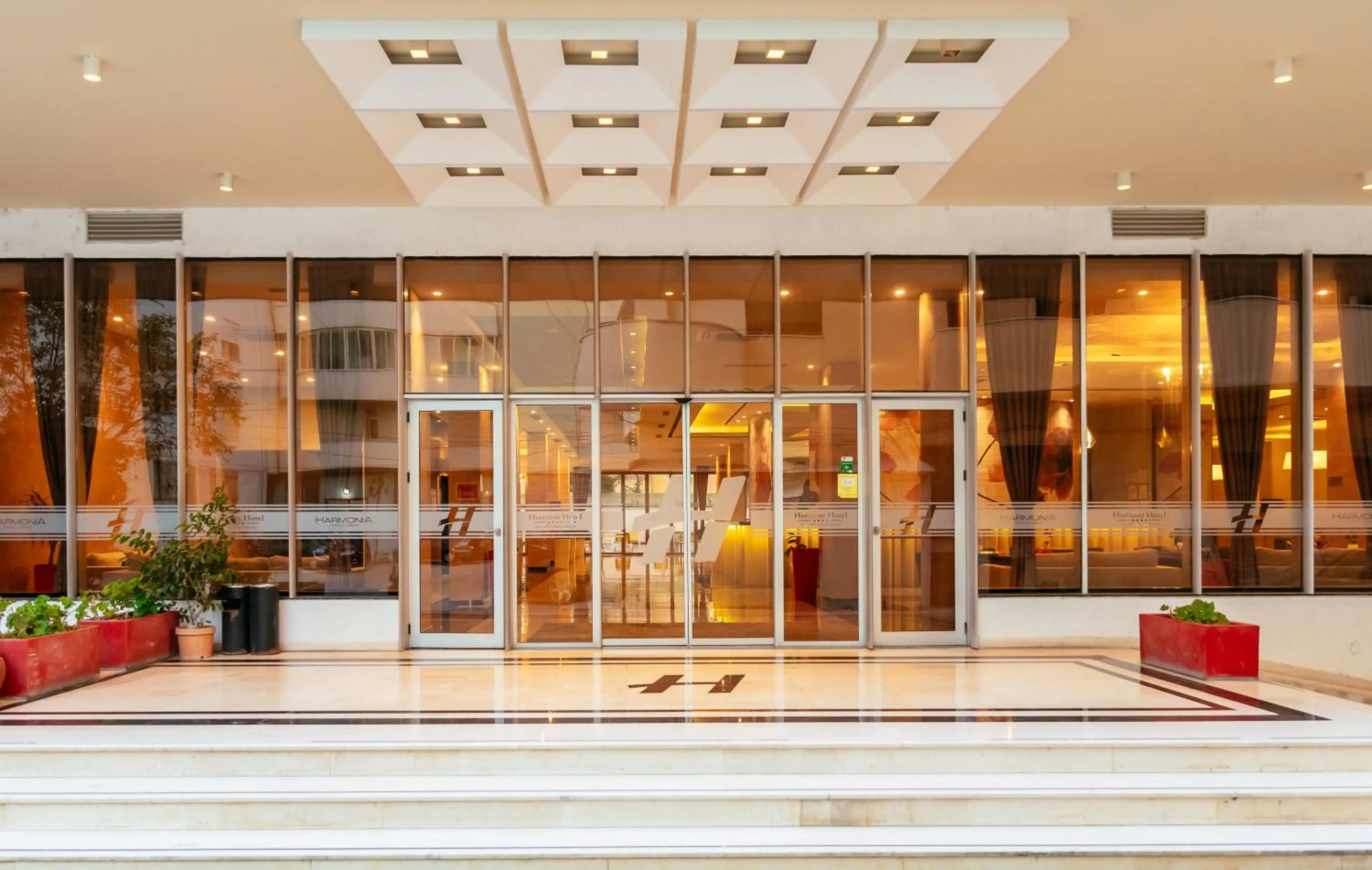 Facade/entrance in Horizont Hotel