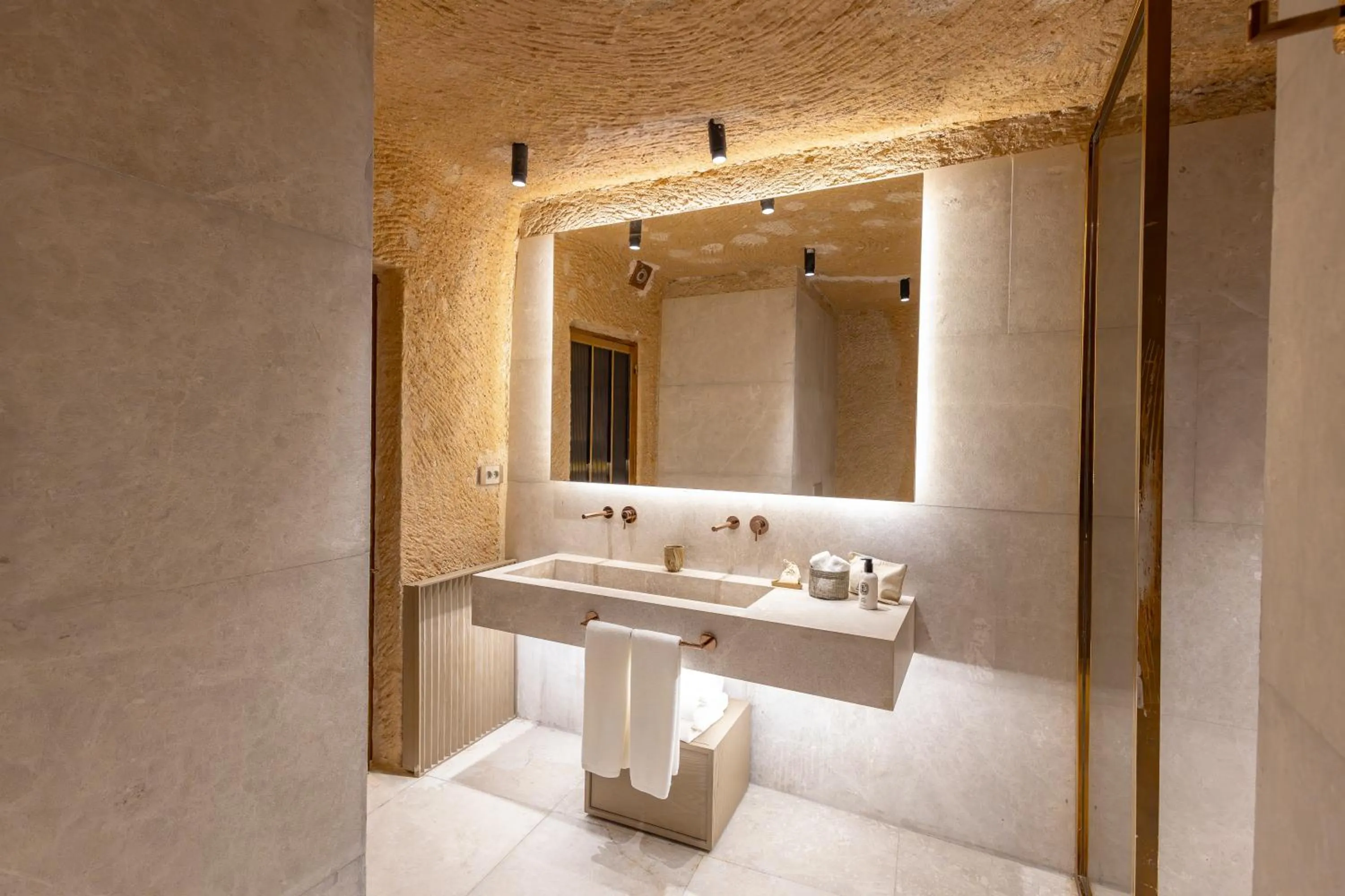 Shower in Avantgarde Refined Caves Of Cappadocia